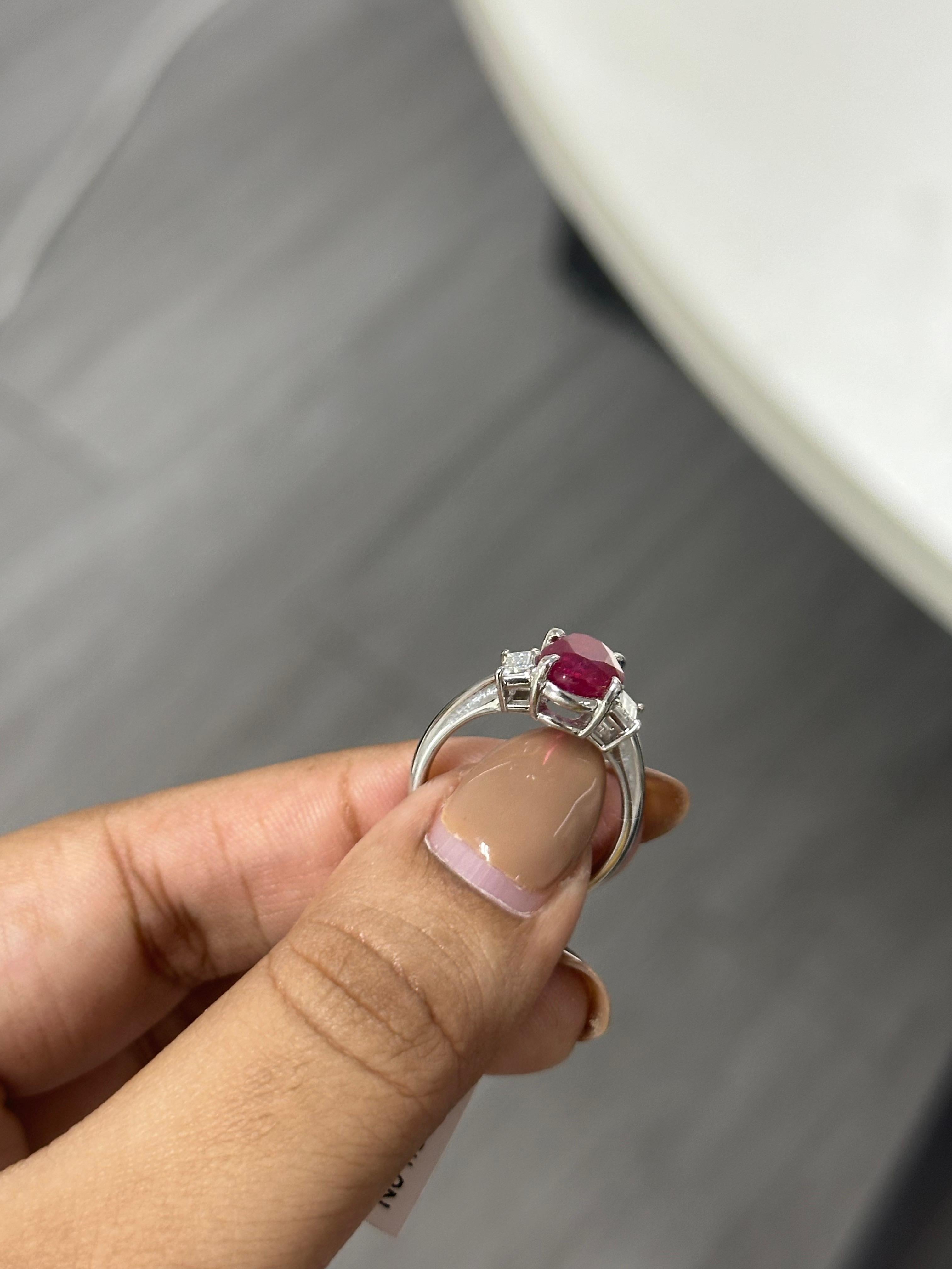 3,01 Karat Burma-Rubin-Cocktailring (ohne Hitze) in PT 900 im Zustand „Neu“ im Angebot in Bangkok, TH