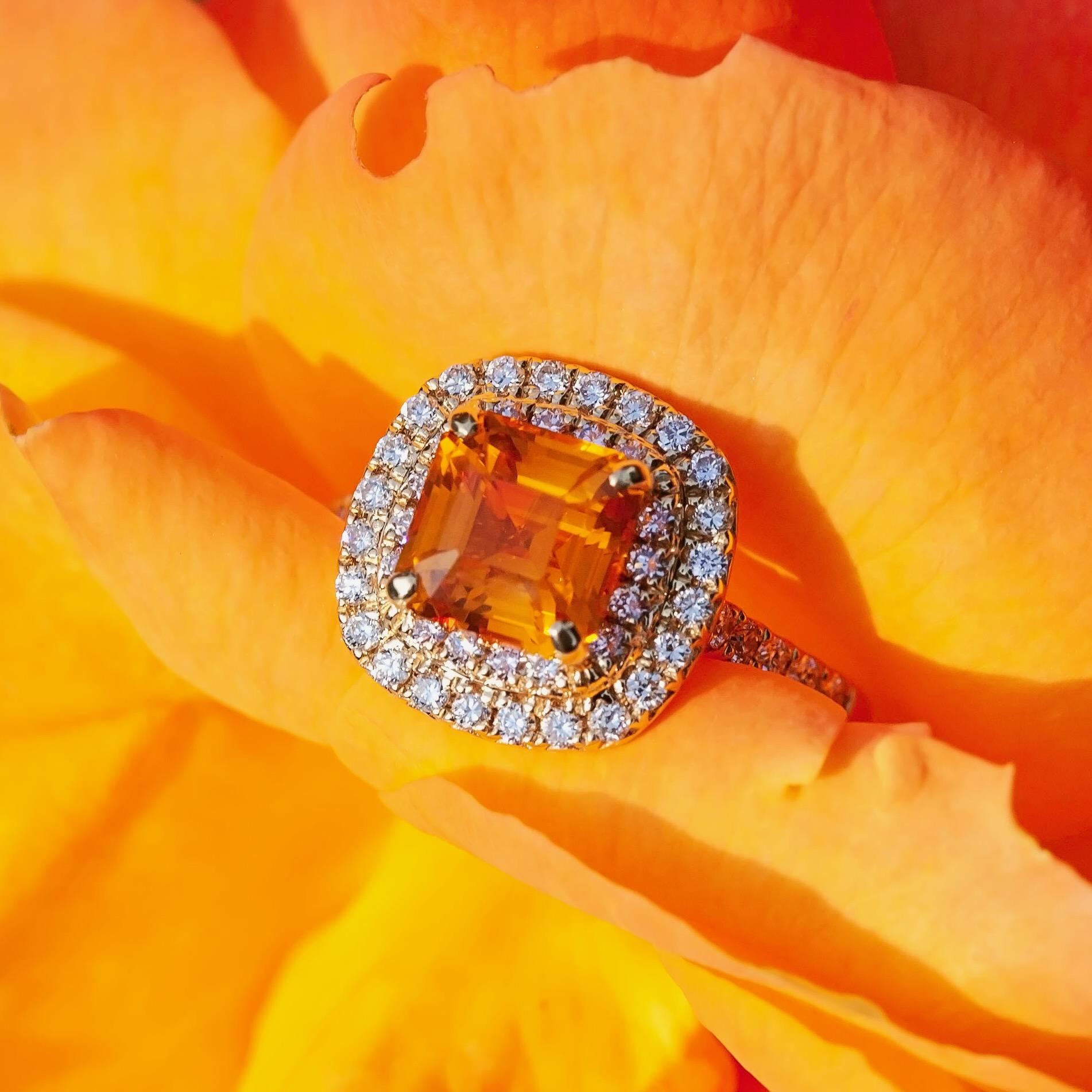 3.01 Karat zertifizierter orangefarbener quadratischer Smaragdschliff-Saphir & 0,62 Karat Diamant 18 Karat Ring