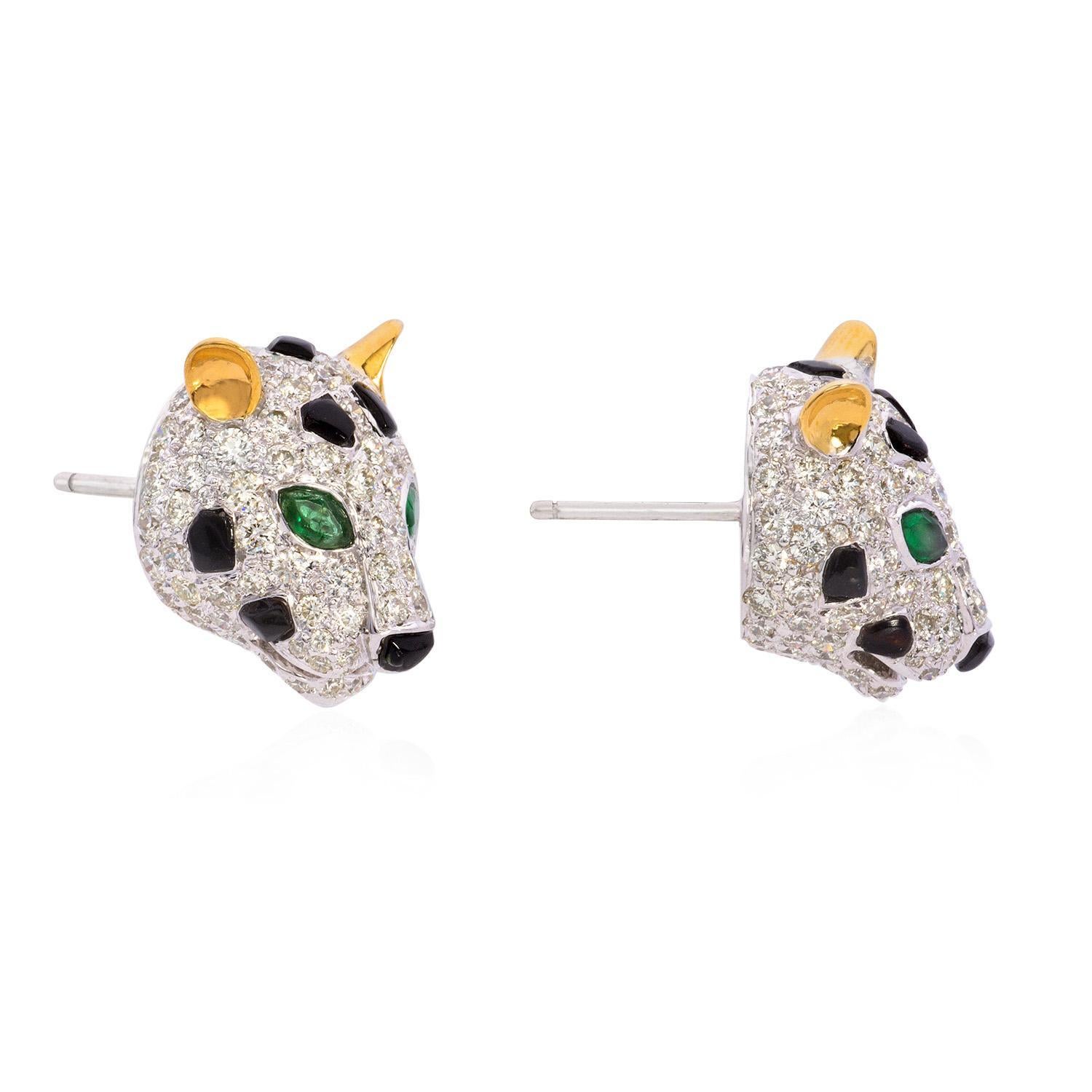 Wir stellen unsere Panther-Gestüte vor - ein kühner und fesselnder Ausdruck katzenhafter Anmut und schillernder Eleganz. Diese exquisiten Ohrringe bestechen durch 3,01 Karat Diamanten, die sorgfältig in ein schlankes und modernes 14-karätiges