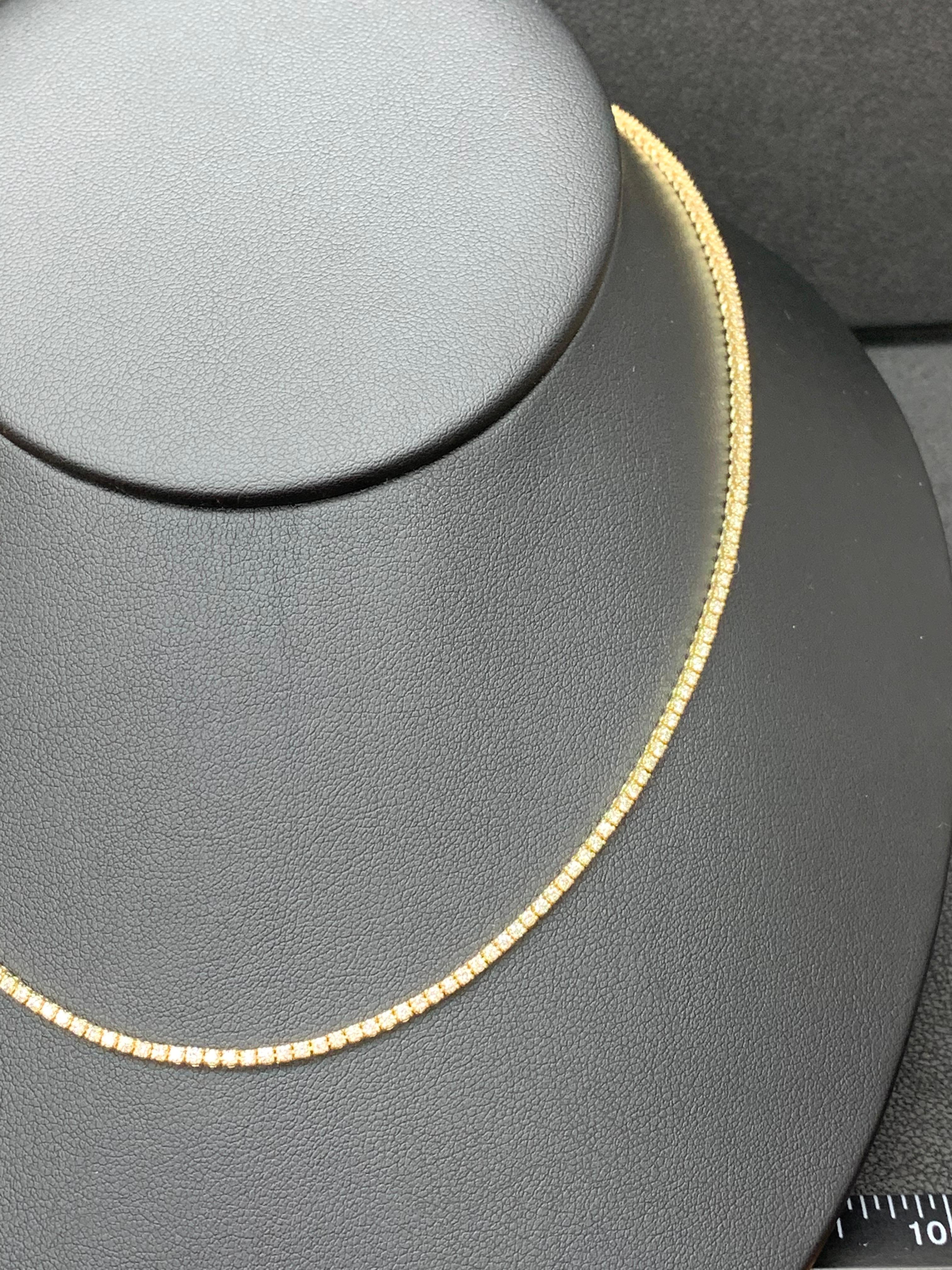 Modern 3.01 Carat Diamond Tennis Necklace in 14K Yellow Gold For Sale
