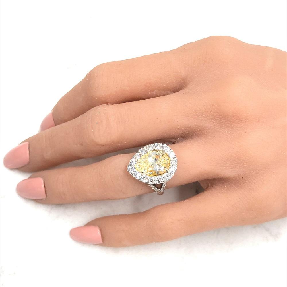 Contemporary 3.01 Carat Fancy Light Pear Shape Diamond Cocktail Ring in 18 Karat White Gold