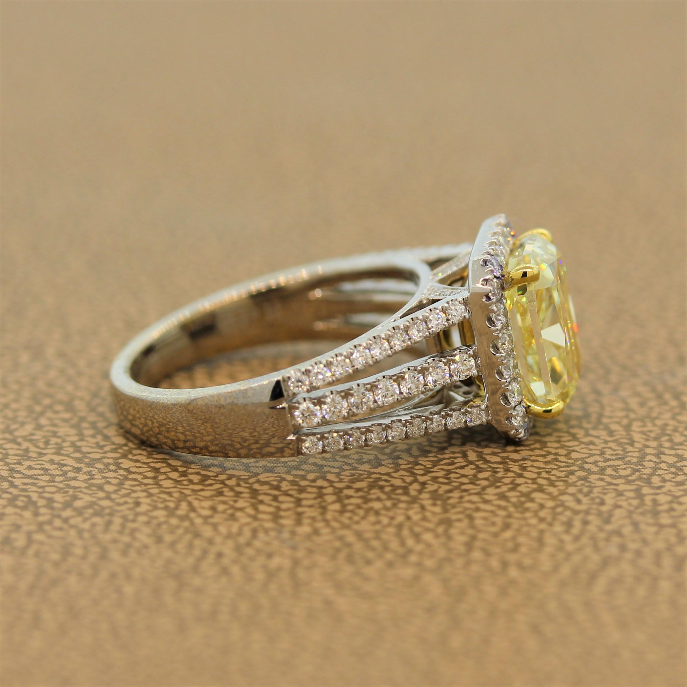3.01 Carat Fancy Yellow Diamond Gold Engagement Ring In New Condition In Beverly Hills, CA