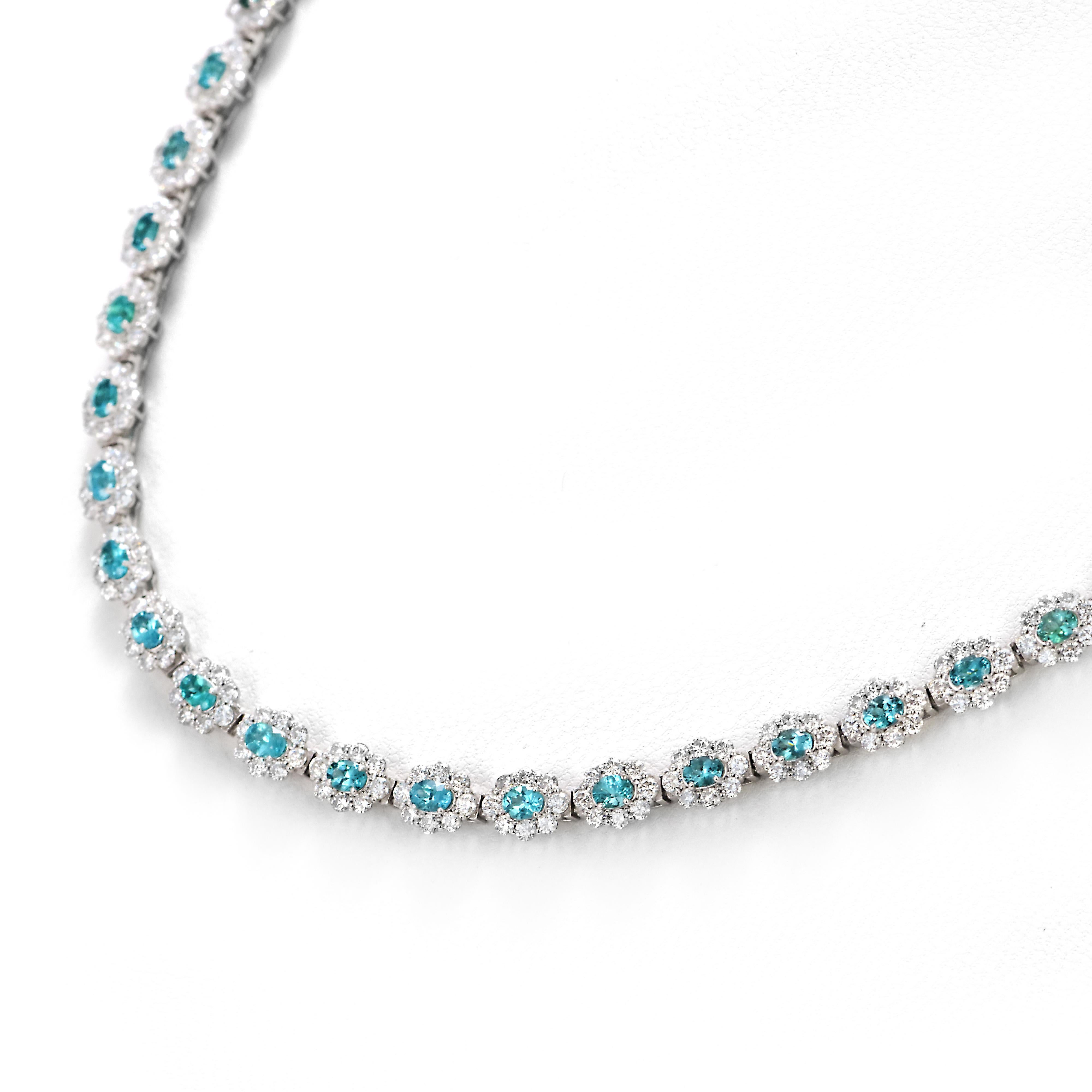 Moderne Collier de 3,01 carats de tourmaline brésilienne Paraiba et de diamants en vente