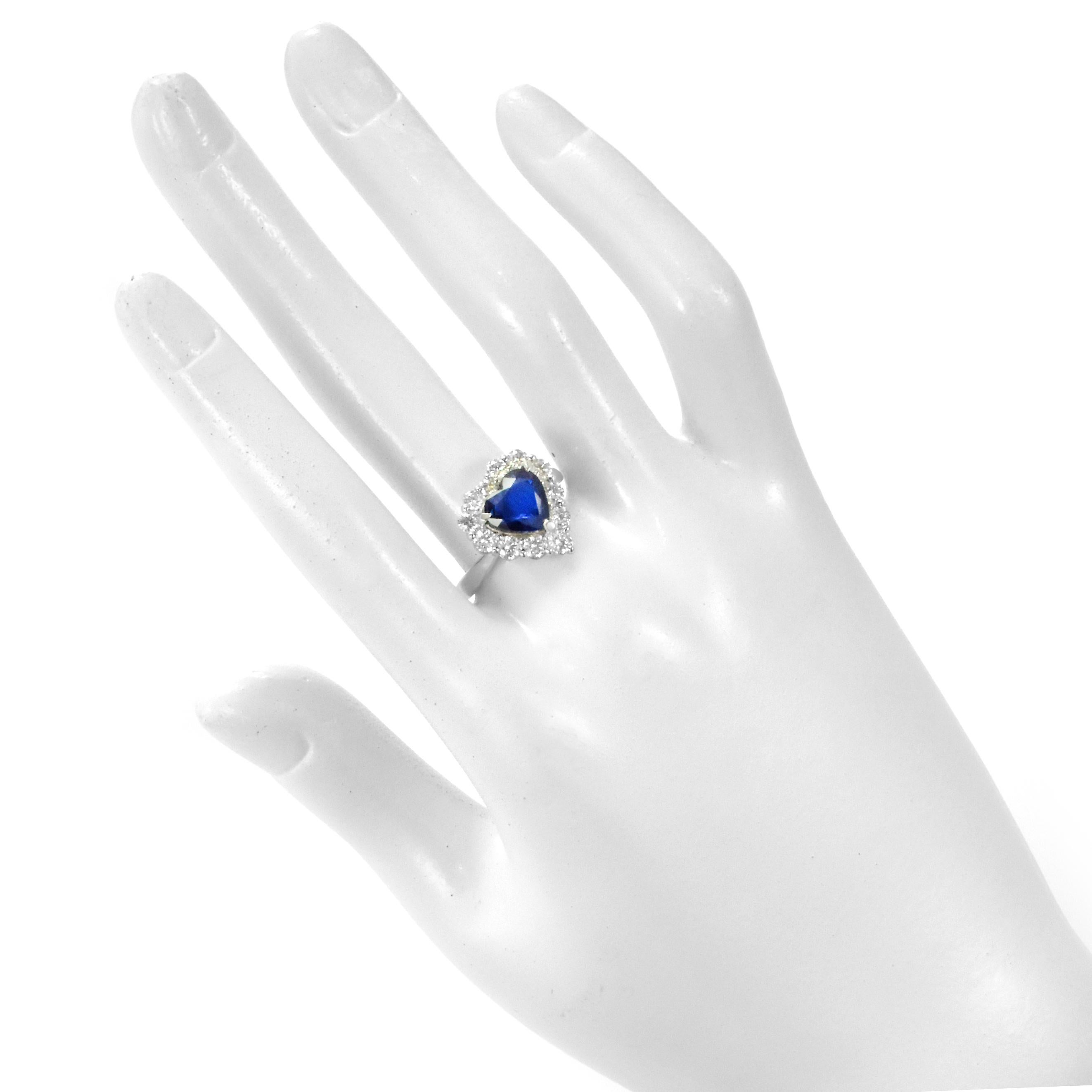Donna Anello con zaffiro naturale dell'Africa orientale e diamante da 3,01 carati in platino in vendita