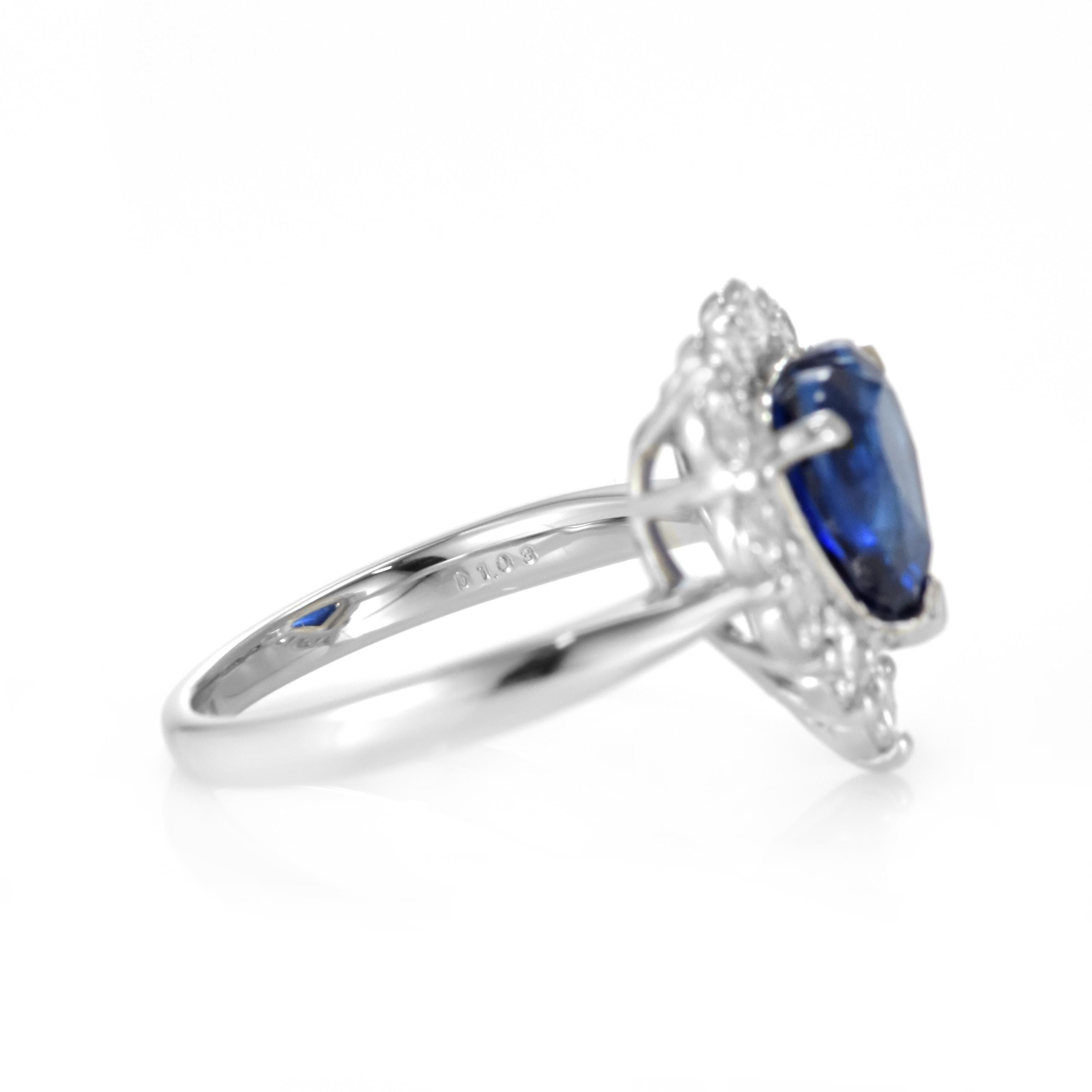 Anello con zaffiro naturale dell'Africa orientale e diamante da 3,01 carati in platino in vendita 3