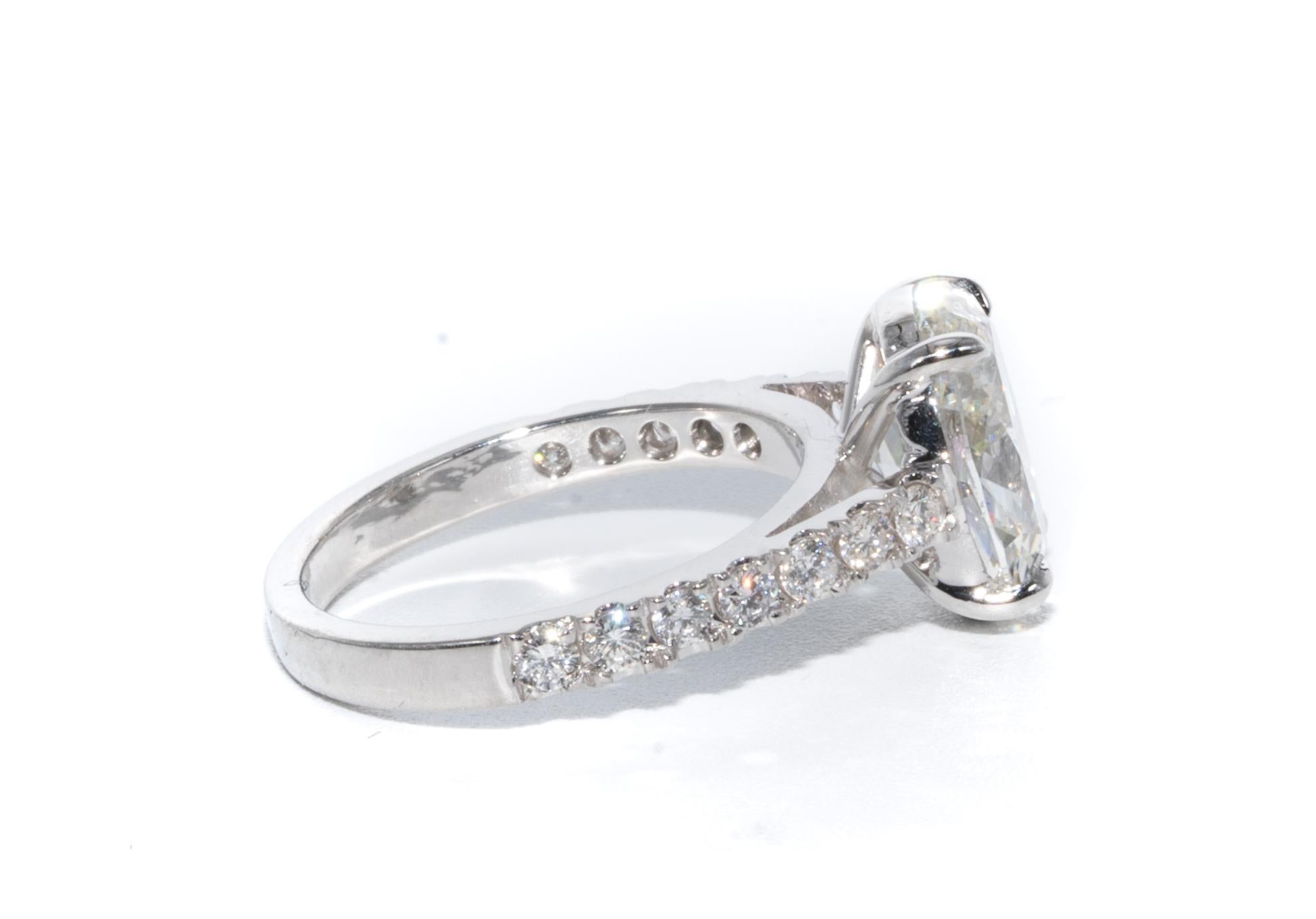 Contemporary 3.01 Carat Oval Cut Diamond Engagement Ring, in 18 Karat