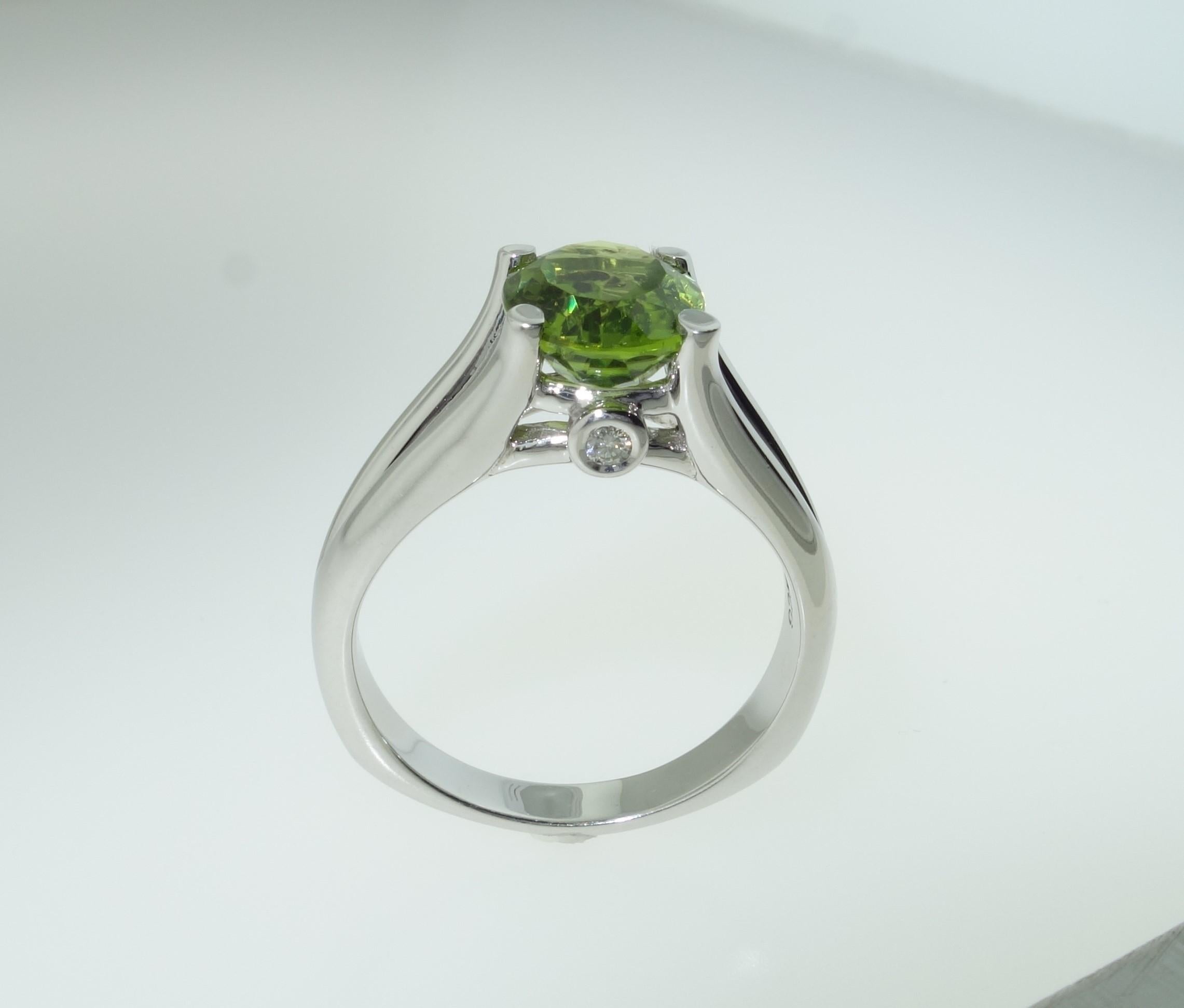 Mixed Cut 3.01 Carat Peridot and Diamond Solitaire Ring For Sale