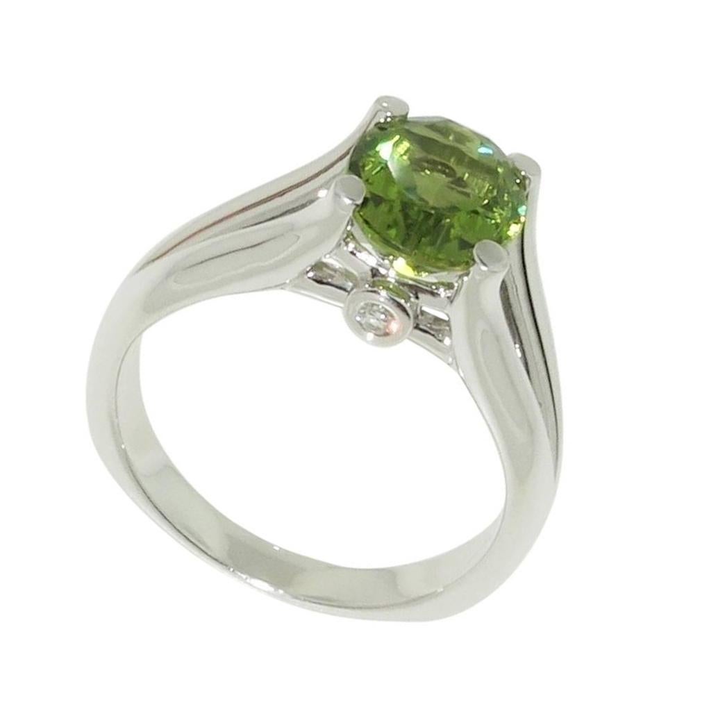 Contemporary 3.01 Carat Peridot and Diamond Sterling Silver Rhodium Ring For Sale