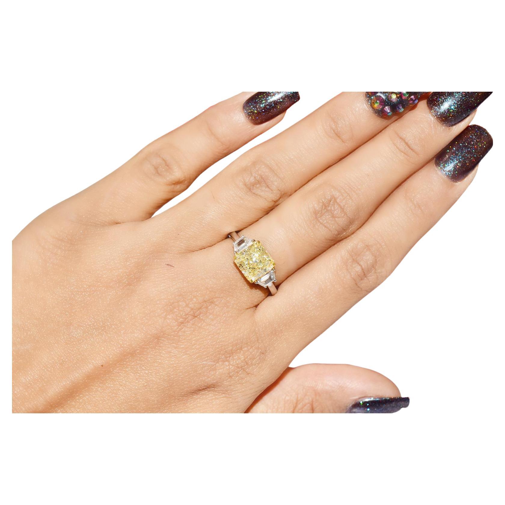 3.01 Carat Yellow Diamond Ring VS1 Clarity GIA Certified For Sale