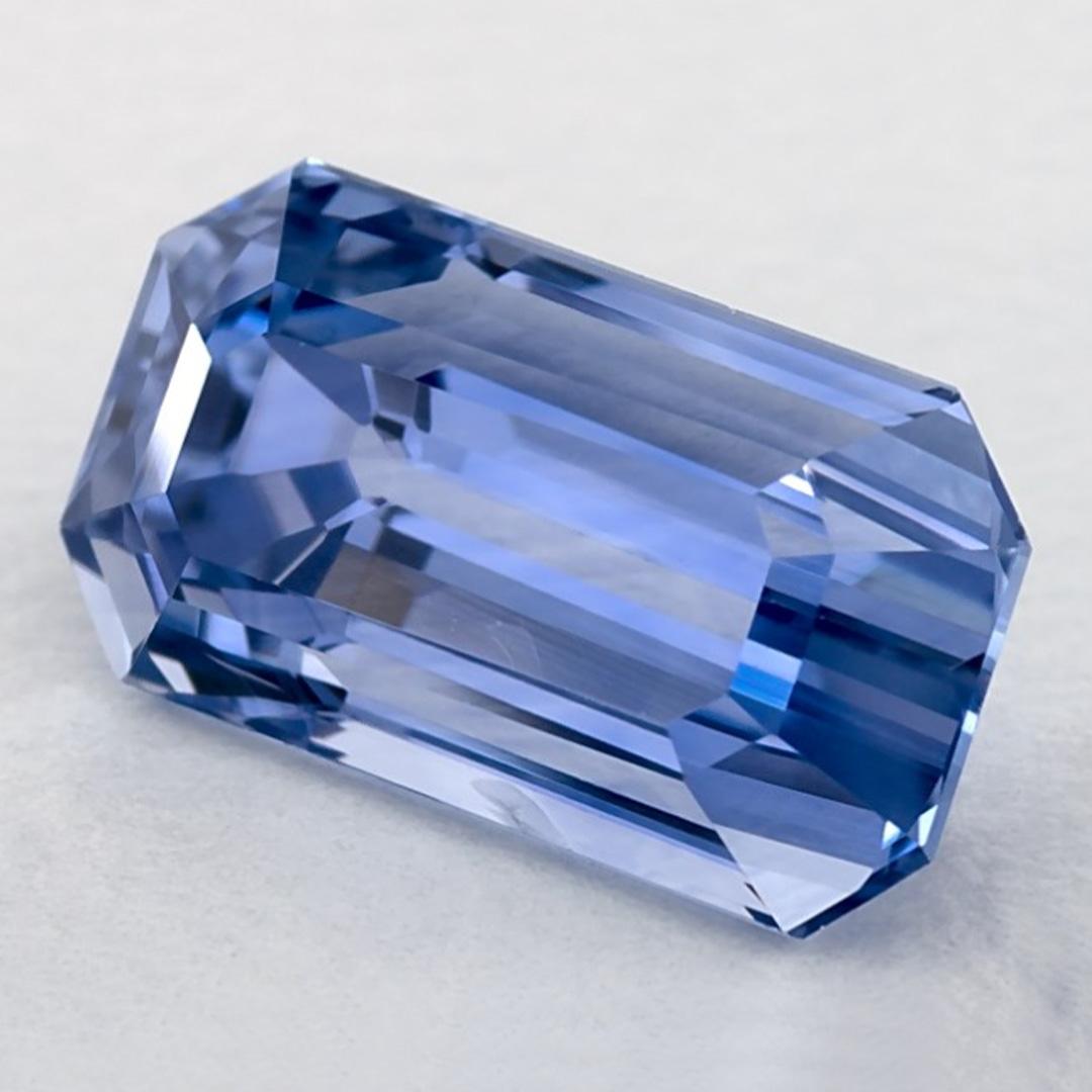 Una piedra de nacimiento de septiembre muy preciosa con un encantador color azul. Se cree que traen buena suerte y fortuna a la vida.

Explora la vibrante colección de esmeraldas, rubíes y zafiros de nuestra tienda, disponibles como gemas sueltas y