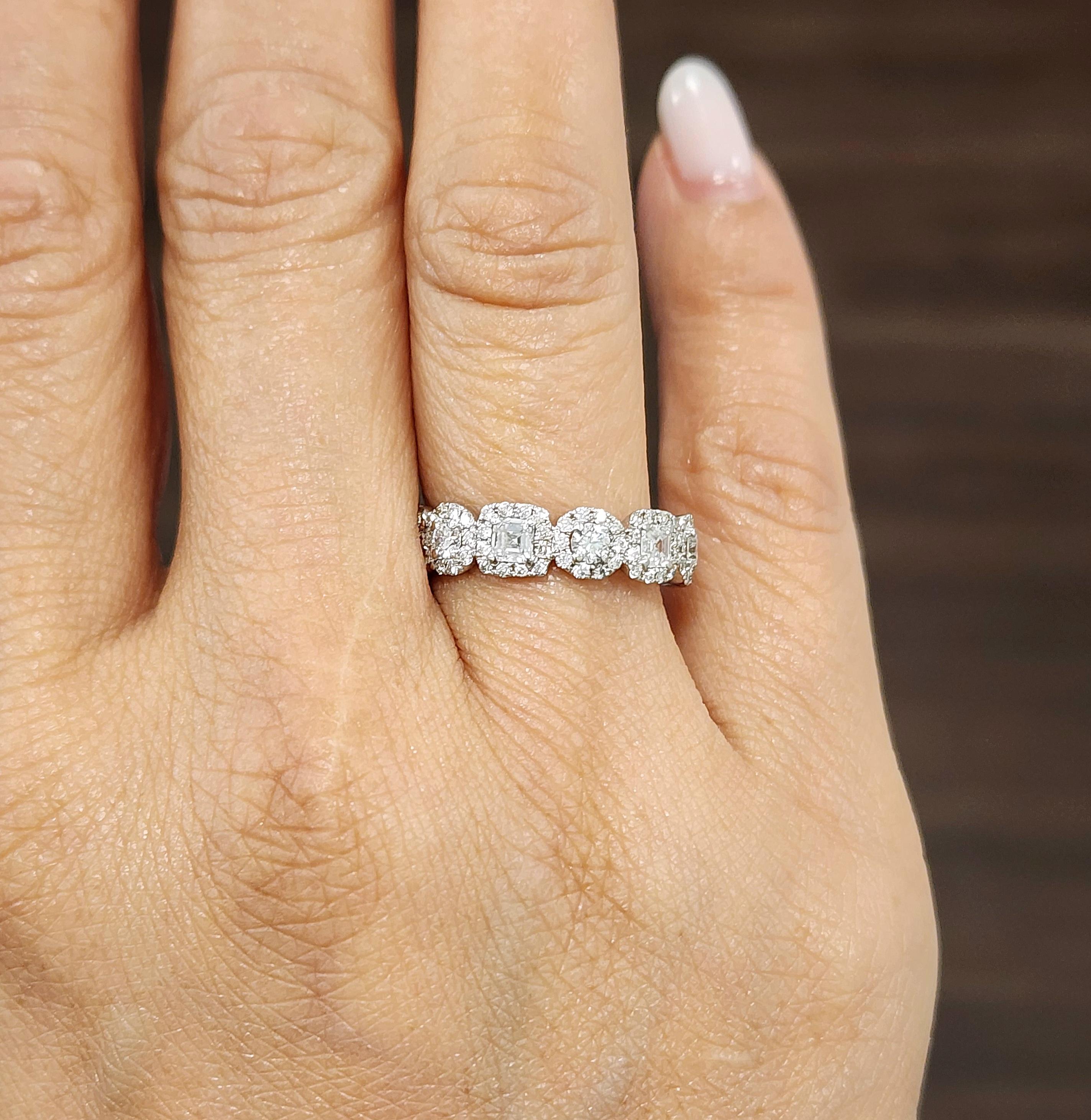 Moderno Anello eternità con diamante da 3.01 carati in vendita