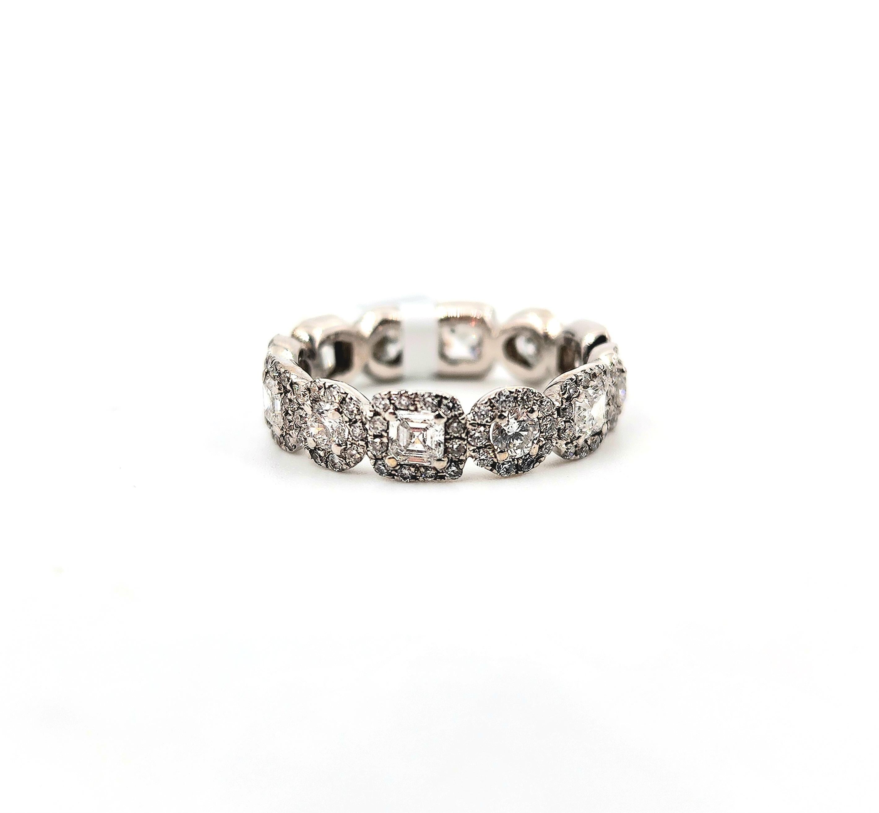 Anello eternità con diamante da 3.01 carati in vendita 3