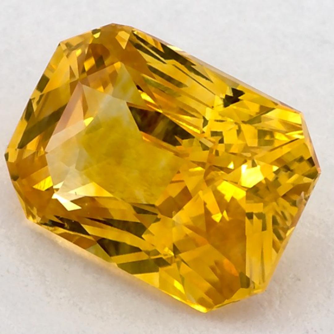 Questo zaffiro giallo naturale offre eleganza e raffinatezza. Con la sua ricca saturazione del colore e il taglio preciso, è il centro perfetto per un anello di fidanzamento o per un design di gioielli di lusso.

Questo zaffiro proviene dallo Sri