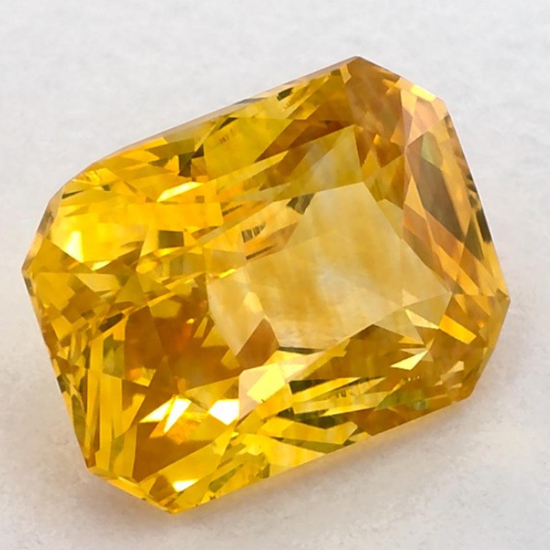 Taglio smeraldo 3.01 carati di zaffiro giallo ottagonale sciolto in vendita