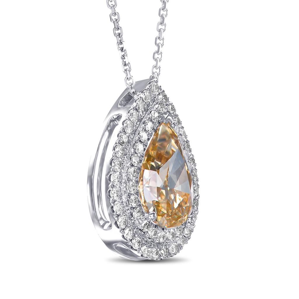 NO RESERVE - VS1 3.01cttw Fancy Diamonds 18 Karat White Gold Halo Pendant In New Condition For Sale In Ramat Gan, IL