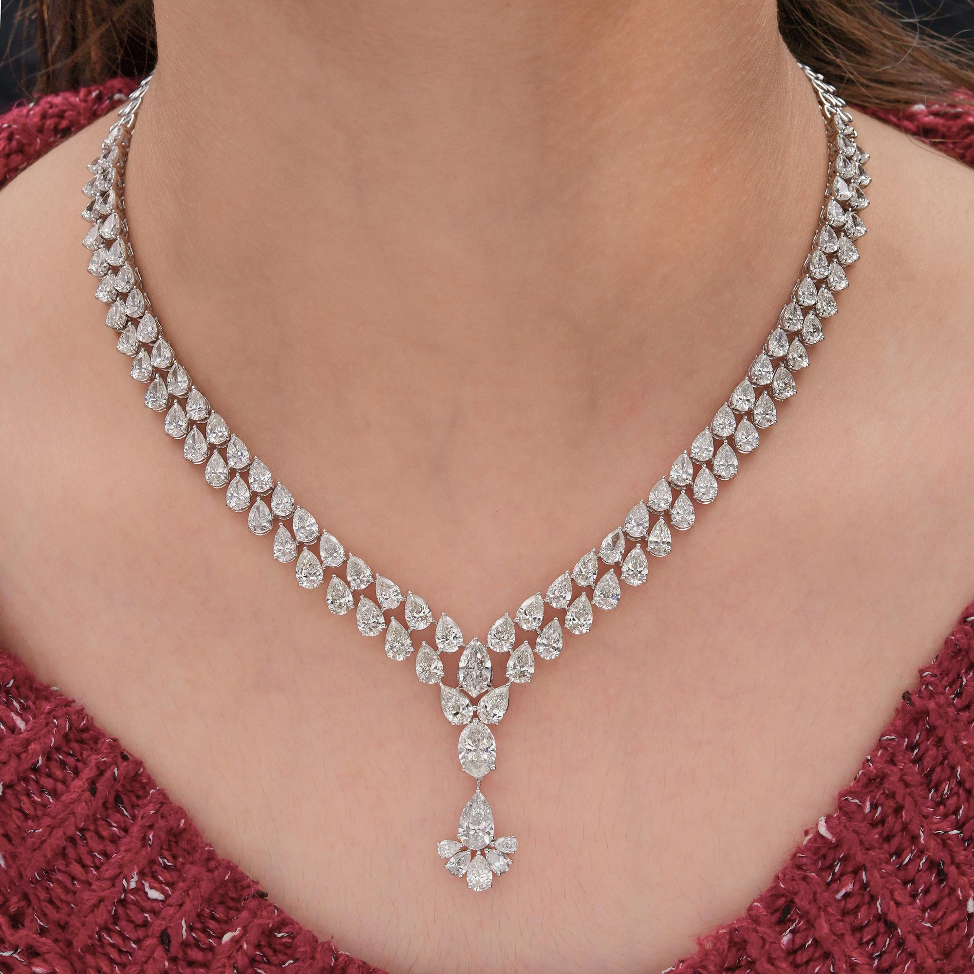Collana girocollo con diamante naturale a pera da 30,15 carati SI/HI Oro bianco 18 carati
Questo pezzo mozzafiato presenta una fila ininterrotta di diamanti taglio pera che formano una collana a doppia fila con gocce di diamanti. 
I diamanti sono un