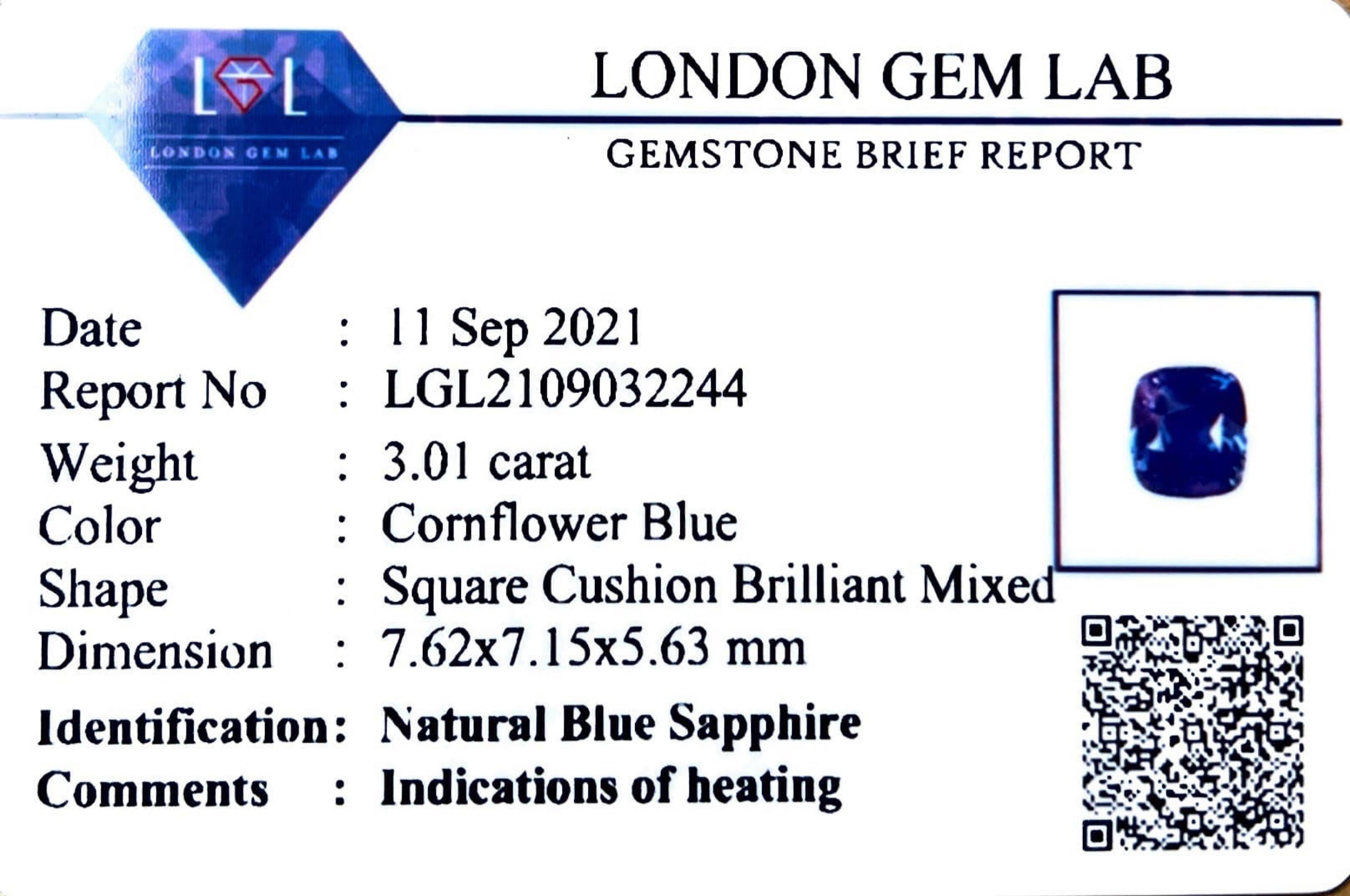 3.01ct Certified Cornflower Blue Sapphire & 0.24ct Diamond 18ct White Gold Ring In New Condition For Sale In Southampton, GB
