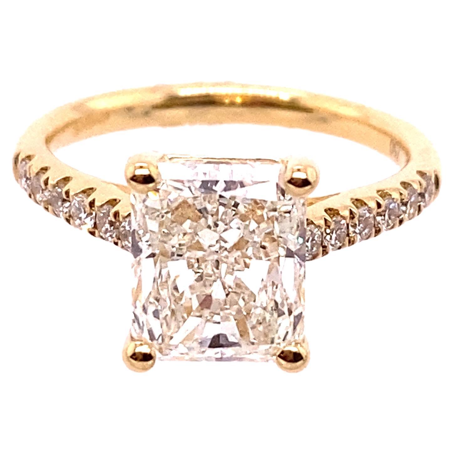 3.01ct I/VS1 GIA Certified Radiant Cut Natural Diamond, Set In 18ct Yellow Gold For Sale