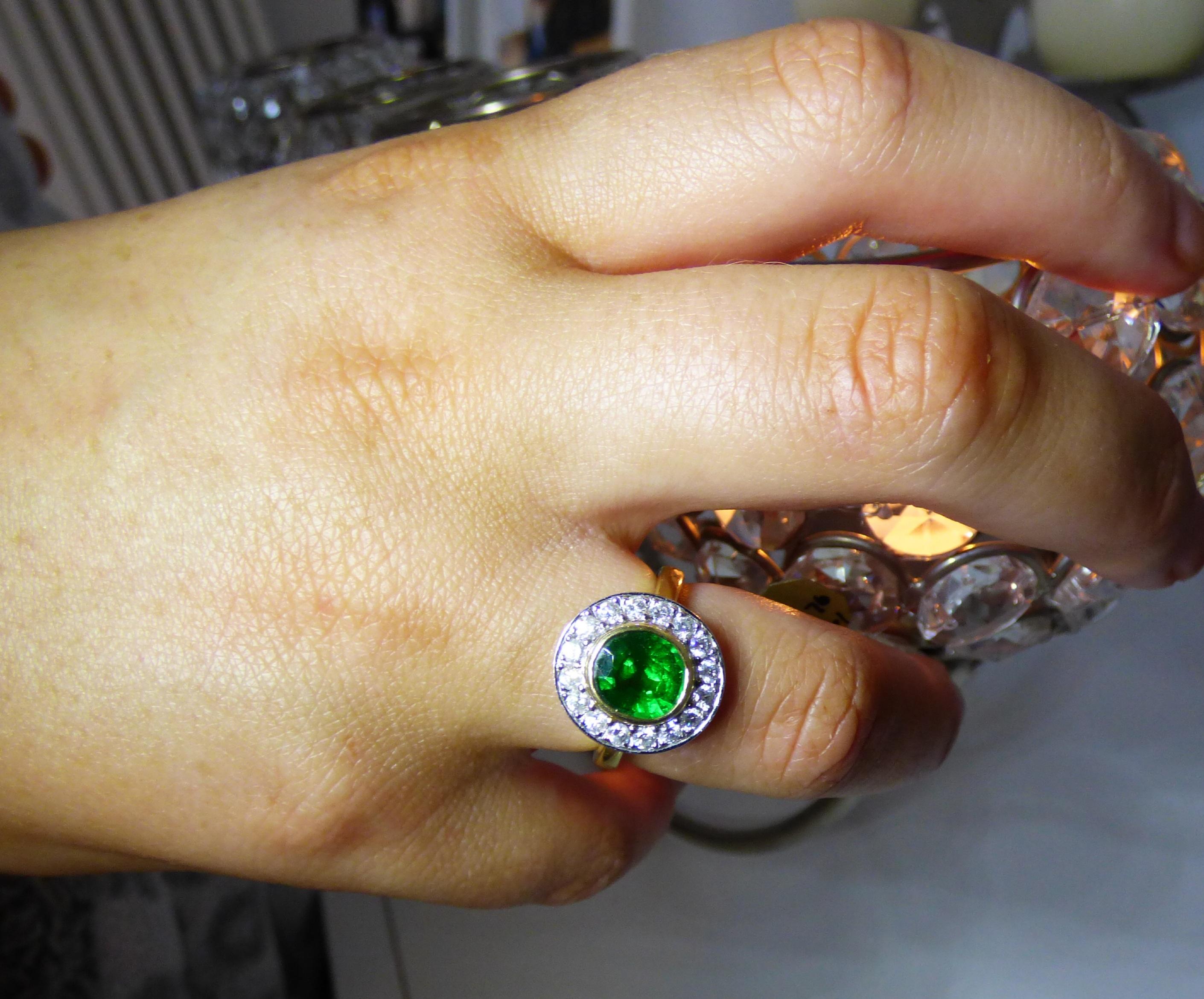 Oval Cut 3.01ct Oval Tsavorite Garnet and Diamond Cluster Ring in 18K gold For Sale