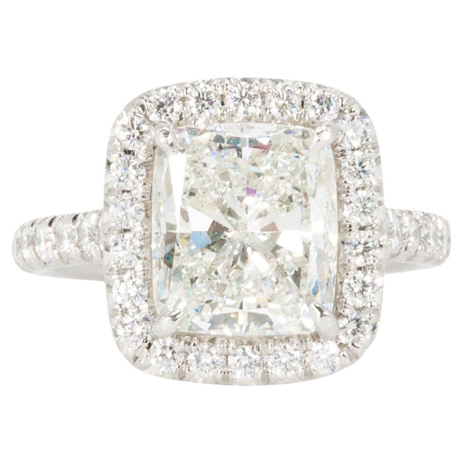 Diamante brillante en cojín de 3,02 quilates certificado por el GIA en anillo de diamantes en platino