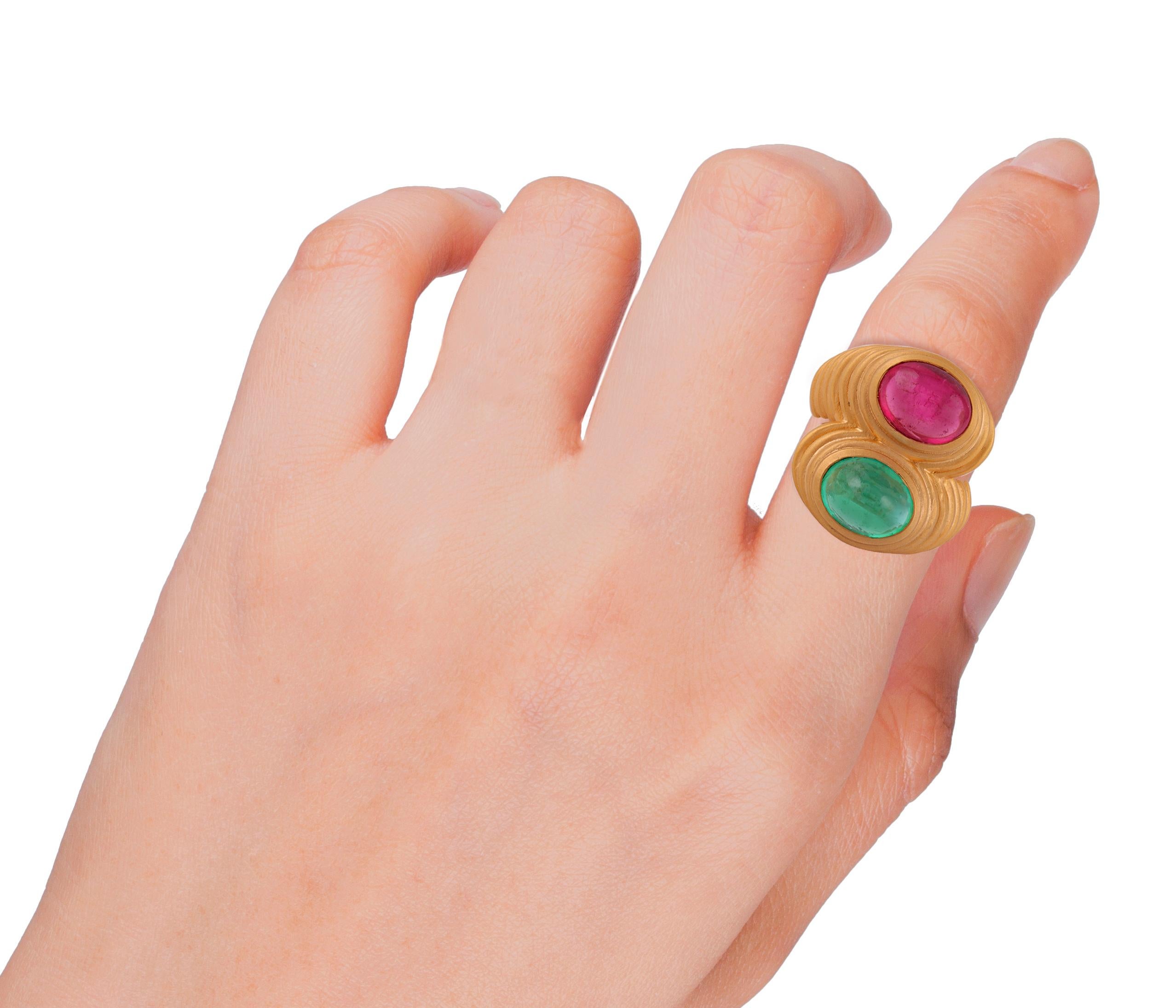 Contemporary 3.02 Carat Emerald & 3.07 Carat Turmiline 2 Stone Ring in 18k Gold For Sale