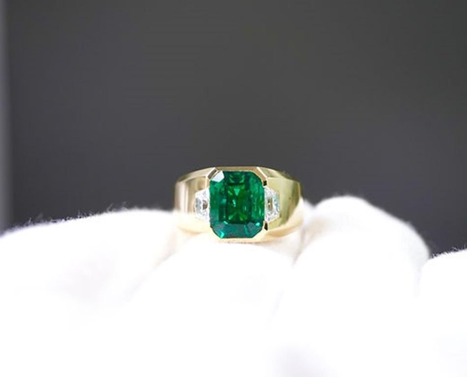 3.02 Carat Emerald Bezel Ring In New Condition For Sale In New York, NY