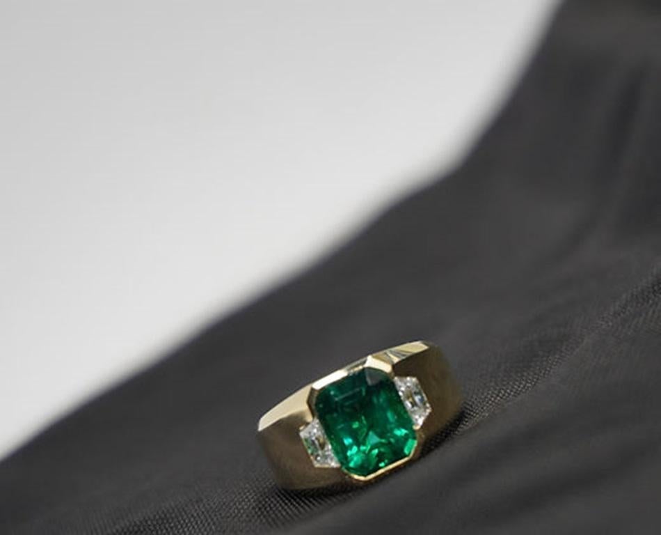 3.02 Carat Emerald Bezel Ring For Sale 1