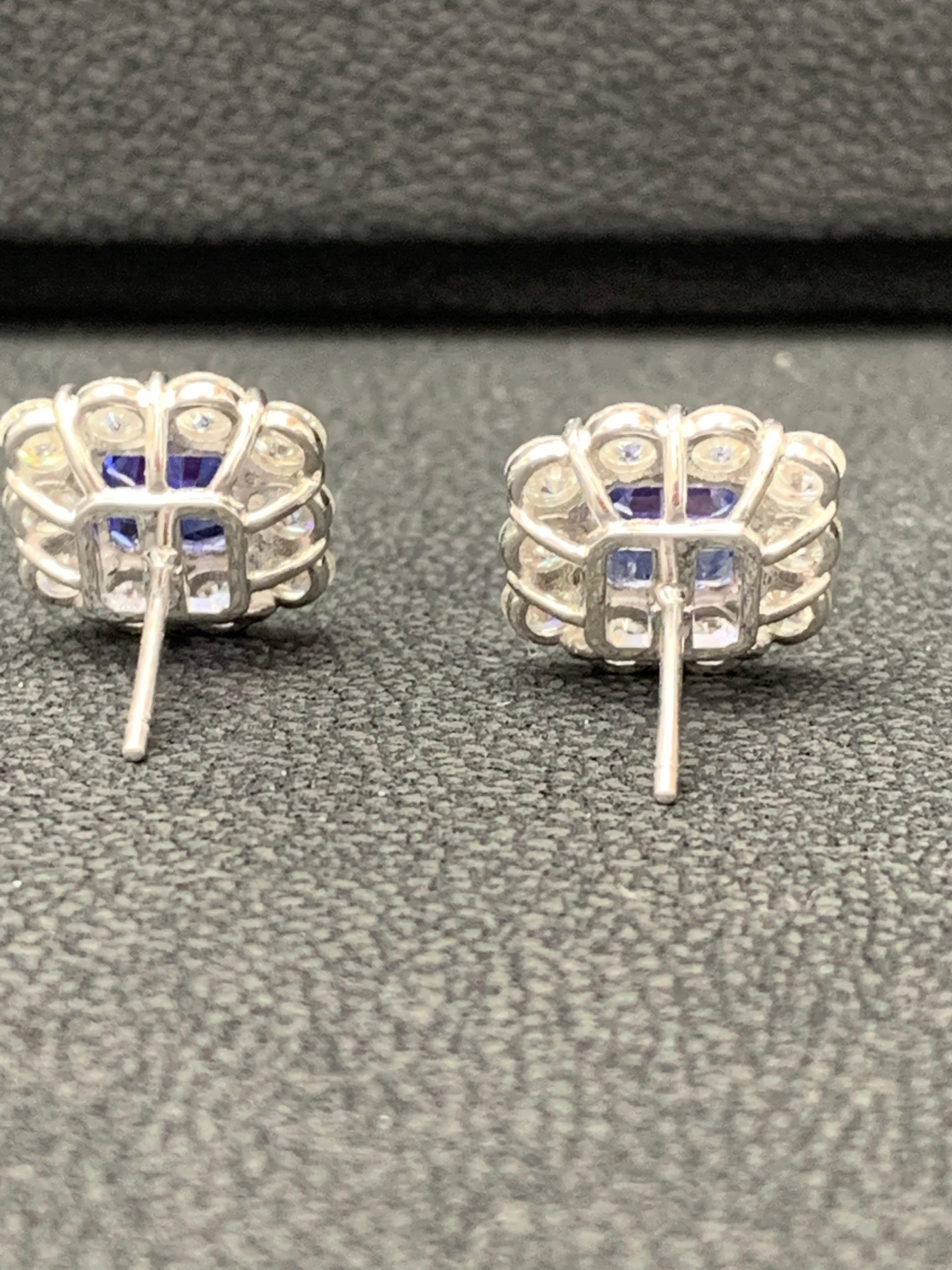 Clous d'oreilles en or blanc 18 carats avec saphir bleu taille émeraude de 3,02 carats et diamants en vente 1
