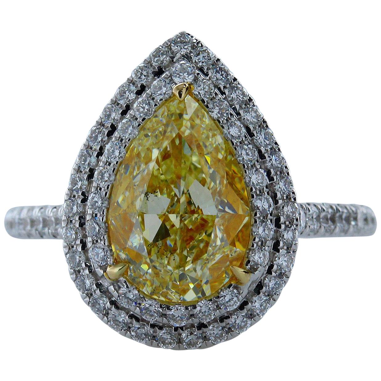 3.02 Carat Fancy Yellow Pear Shape SI1 Diamond Ring and Pendant 18 Karat For Sale