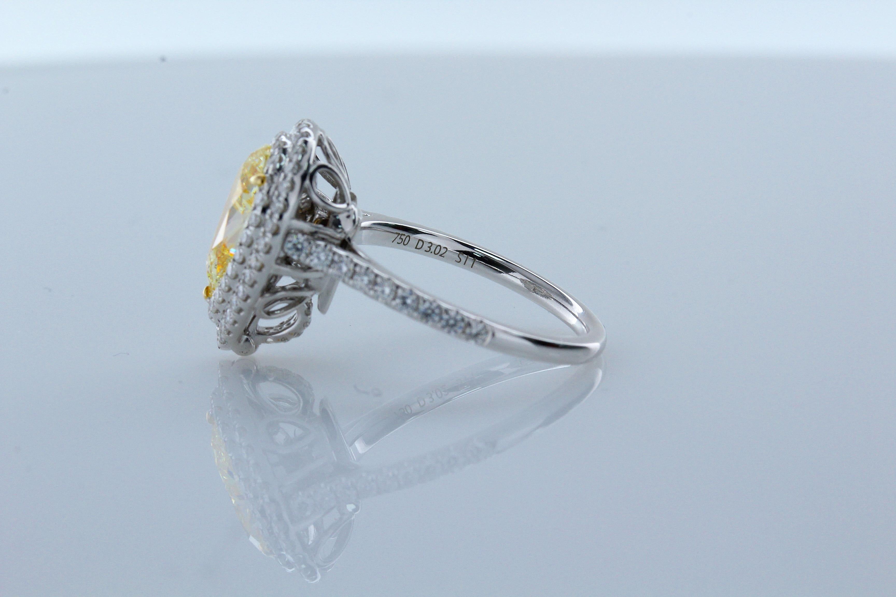 3.02 Carat Fancy Yellow Pear Shape SI1 Diamond Ring and Pendant 18 Karat For Sale 1