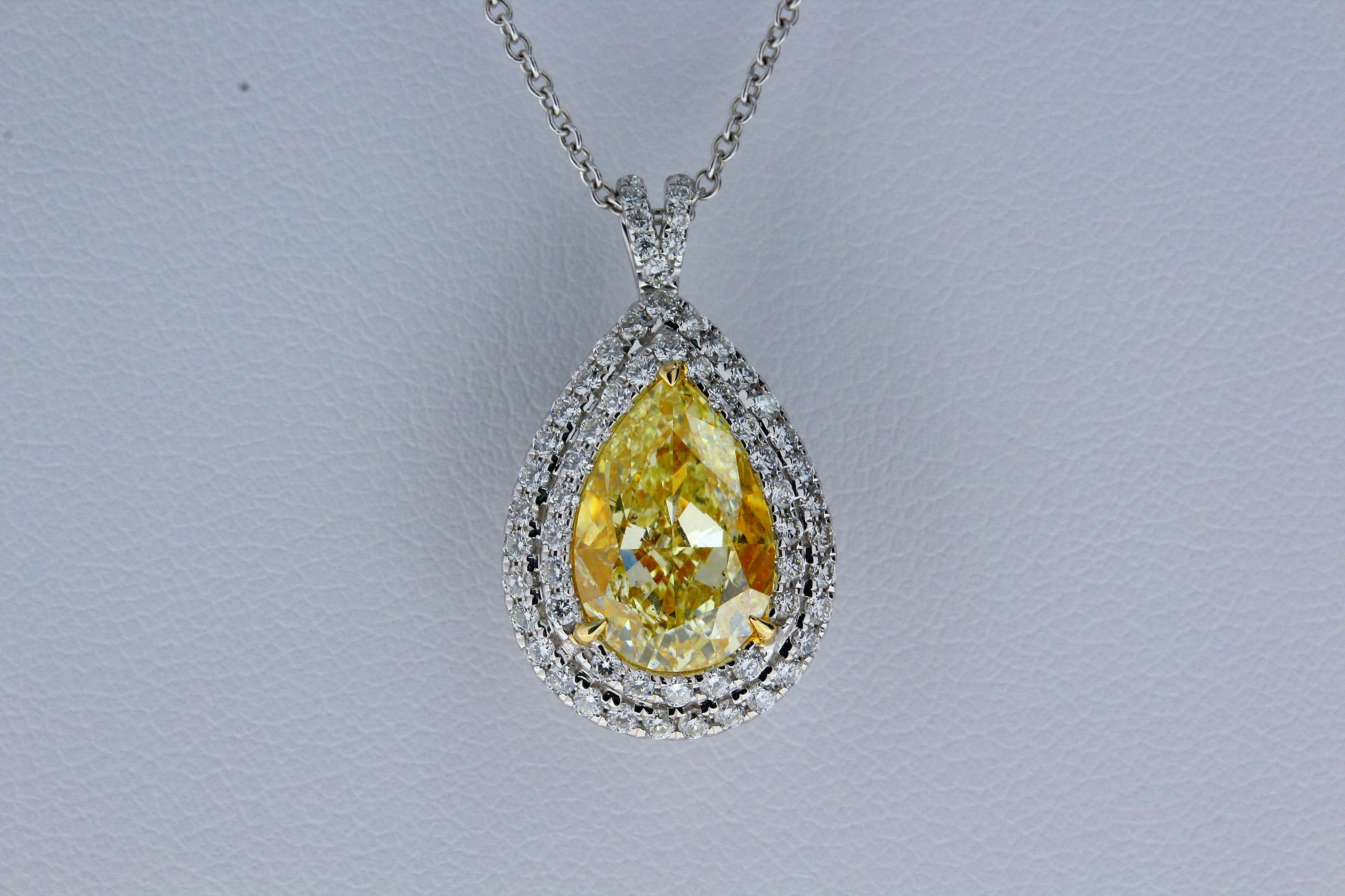 3.02 Carat Fancy Yellow Pear Shape SI1 Diamond Ring and Pendant 18 Karat For Sale 2