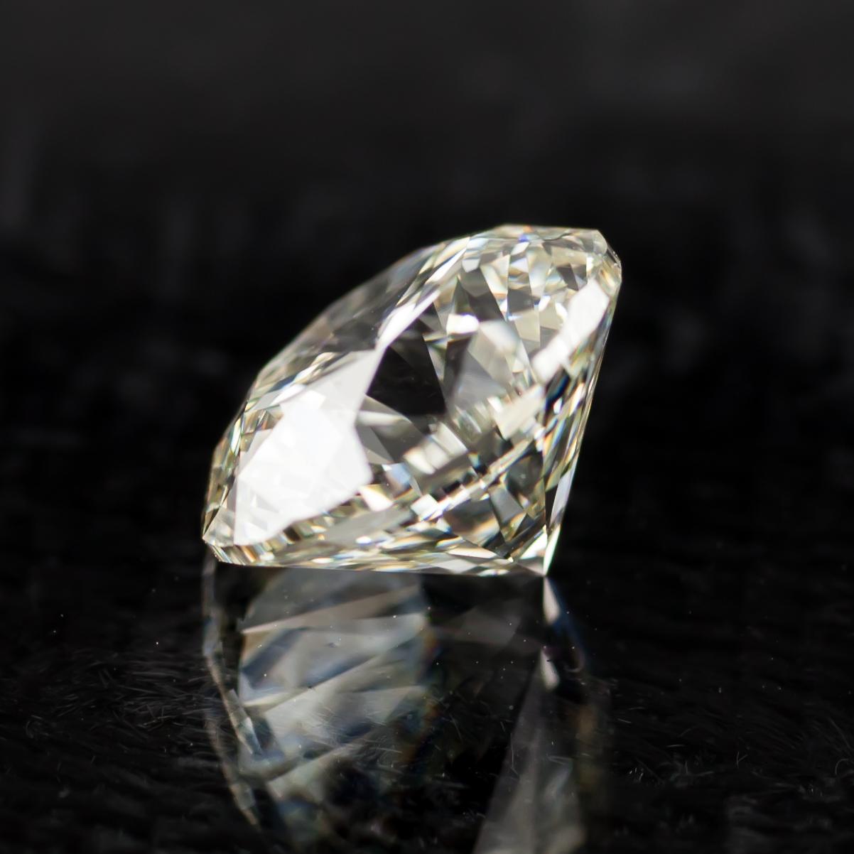 Diamond General Info
GIA Report Number: 2185397389
Diamond Cut: Round Brilliant 
Measurements: 8.98 - 9.02 x 5.78 mm

Diamond Grading Results
Carat Weight: 3.02
Color Grade: L
Clarity Grade: VS2

Additional Grading Information 
Polish: Very