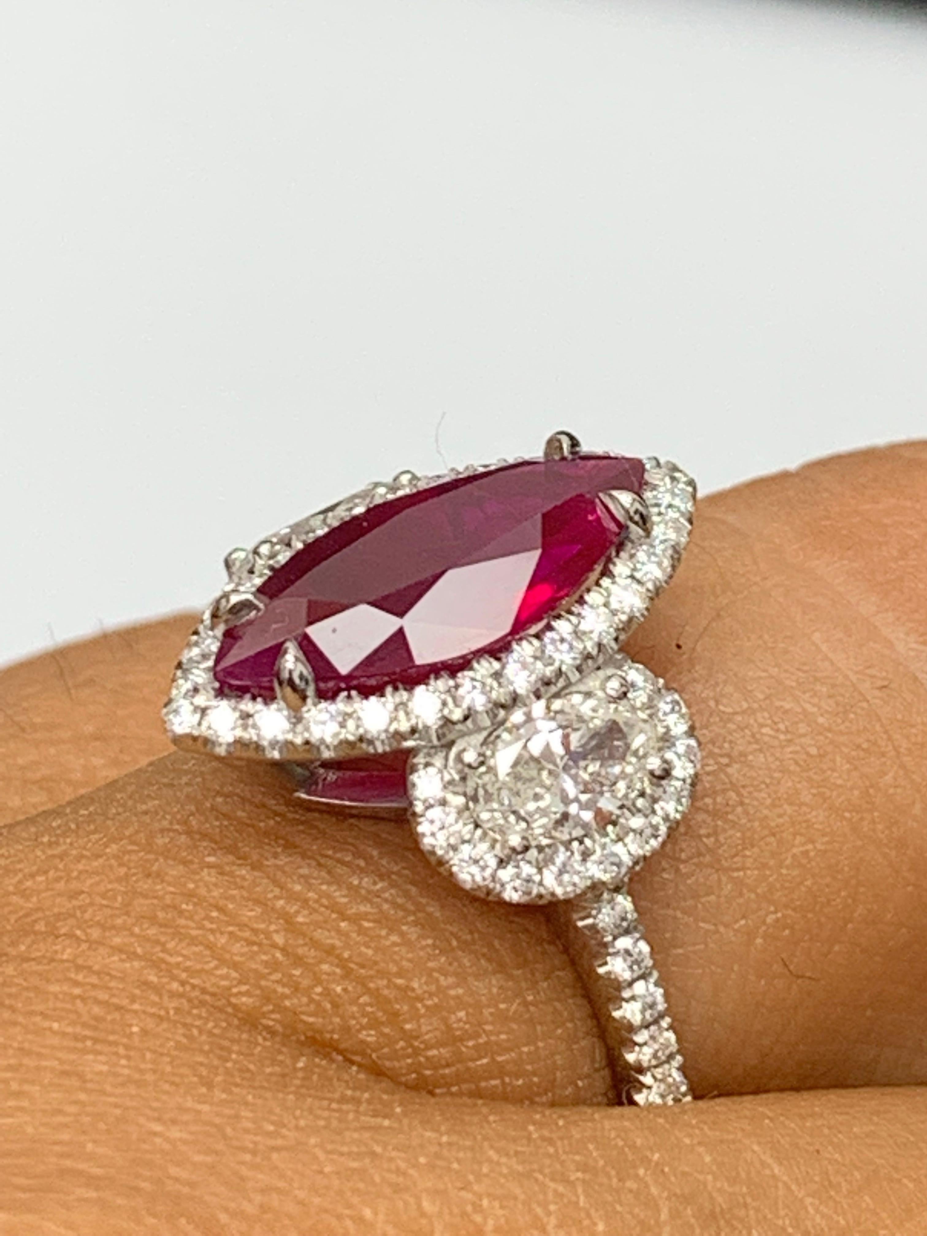 Anello a 3 pietre con rubino e diamante a forma di marquise da 3,02 carati in platino in vendita 6