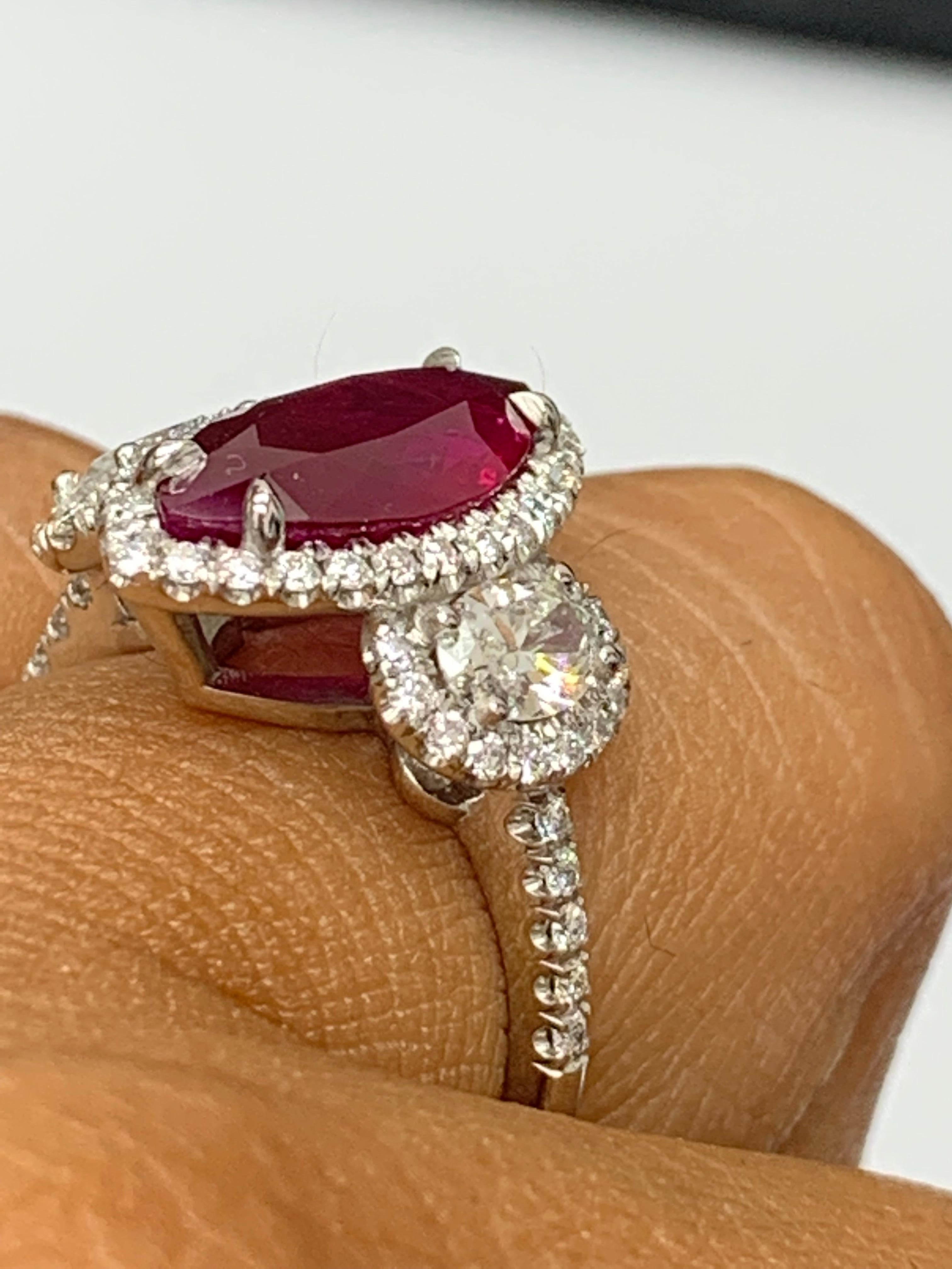 Anello a 3 pietre con rubino e diamante a forma di marquise da 3,02 carati in platino in vendita 8