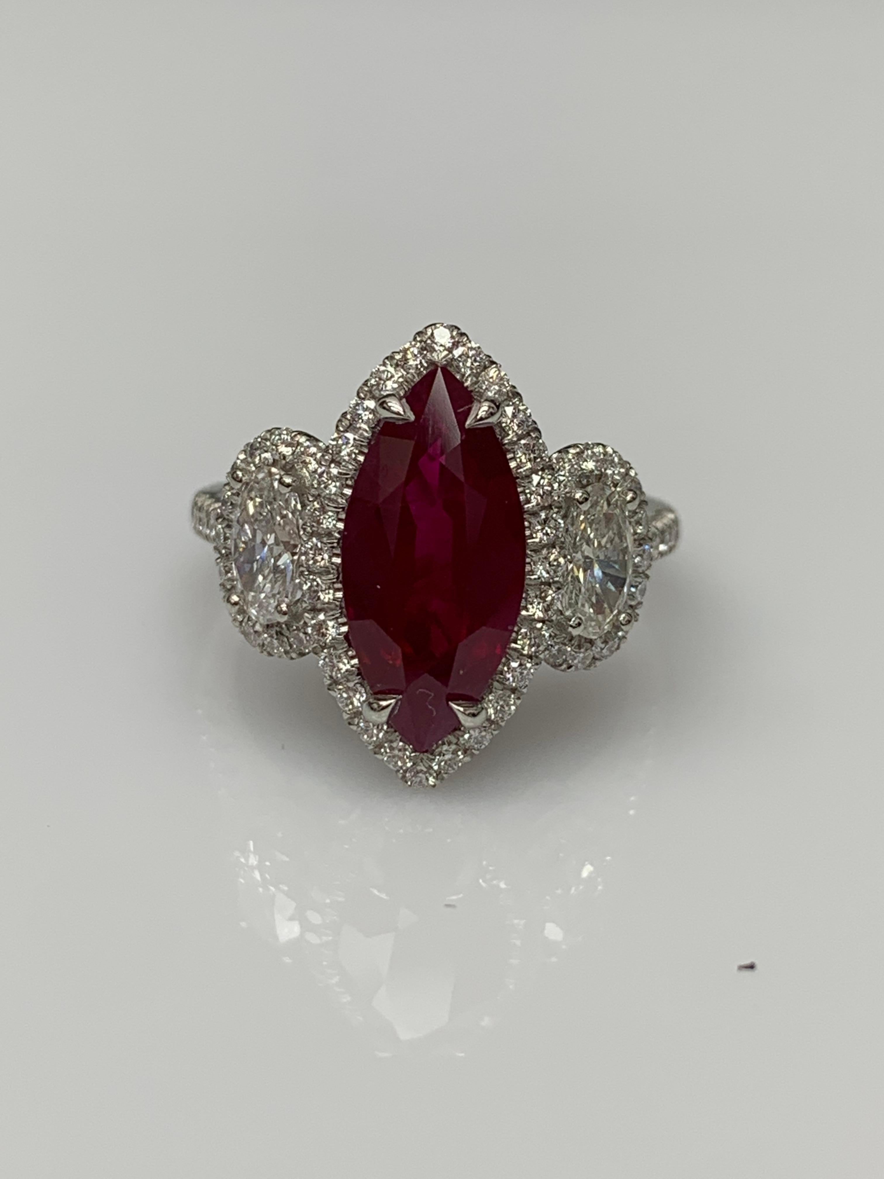 Anello a 3 pietre con rubino e diamante a forma di marquise da 3,02 carati in platino in vendita 12