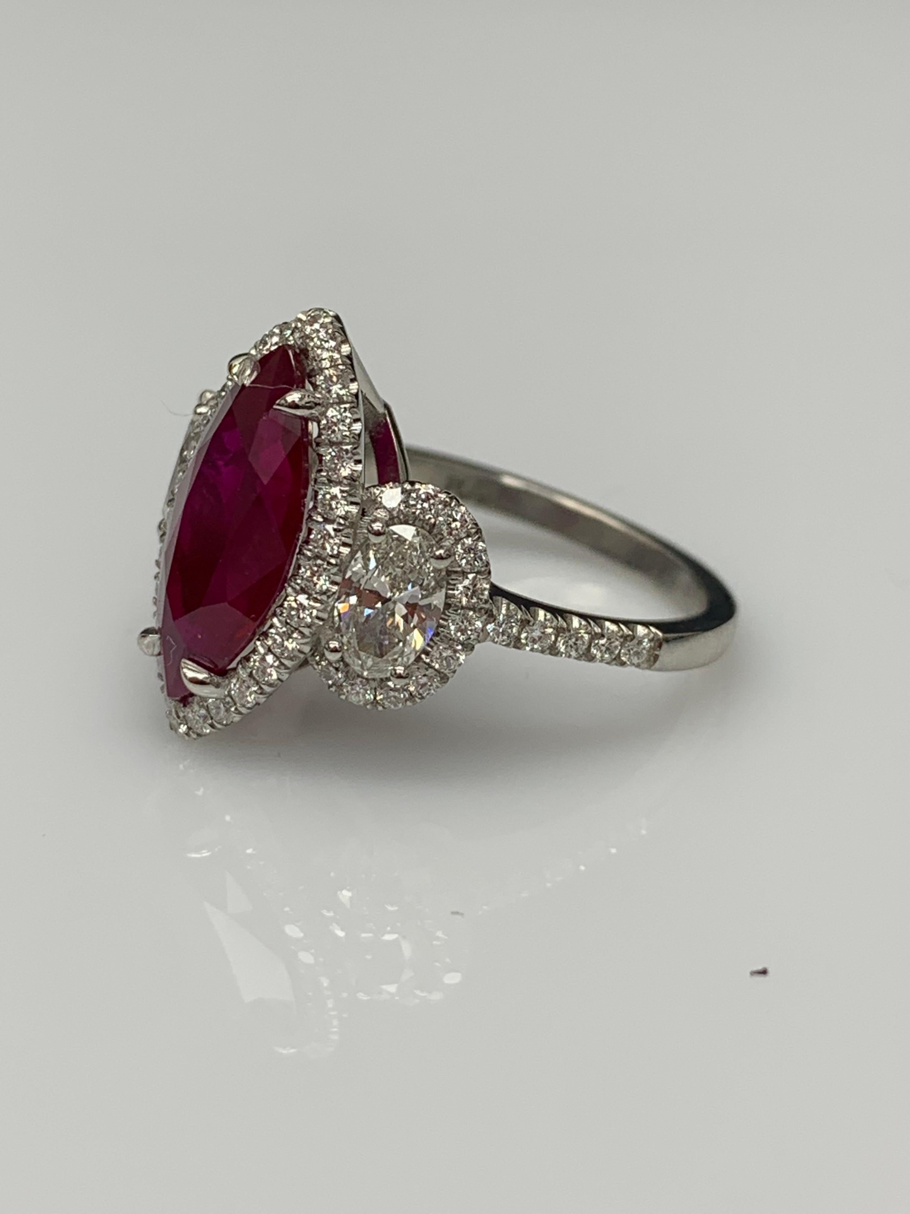 Anello a 3 pietre con rubino e diamante a forma di marquise da 3,02 carati in platino in vendita 13