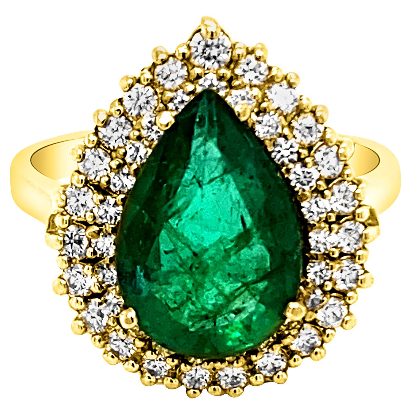 3.02 Carat Natural Colombian Emerald 14 Karat Yellow Gold Ring For Sale