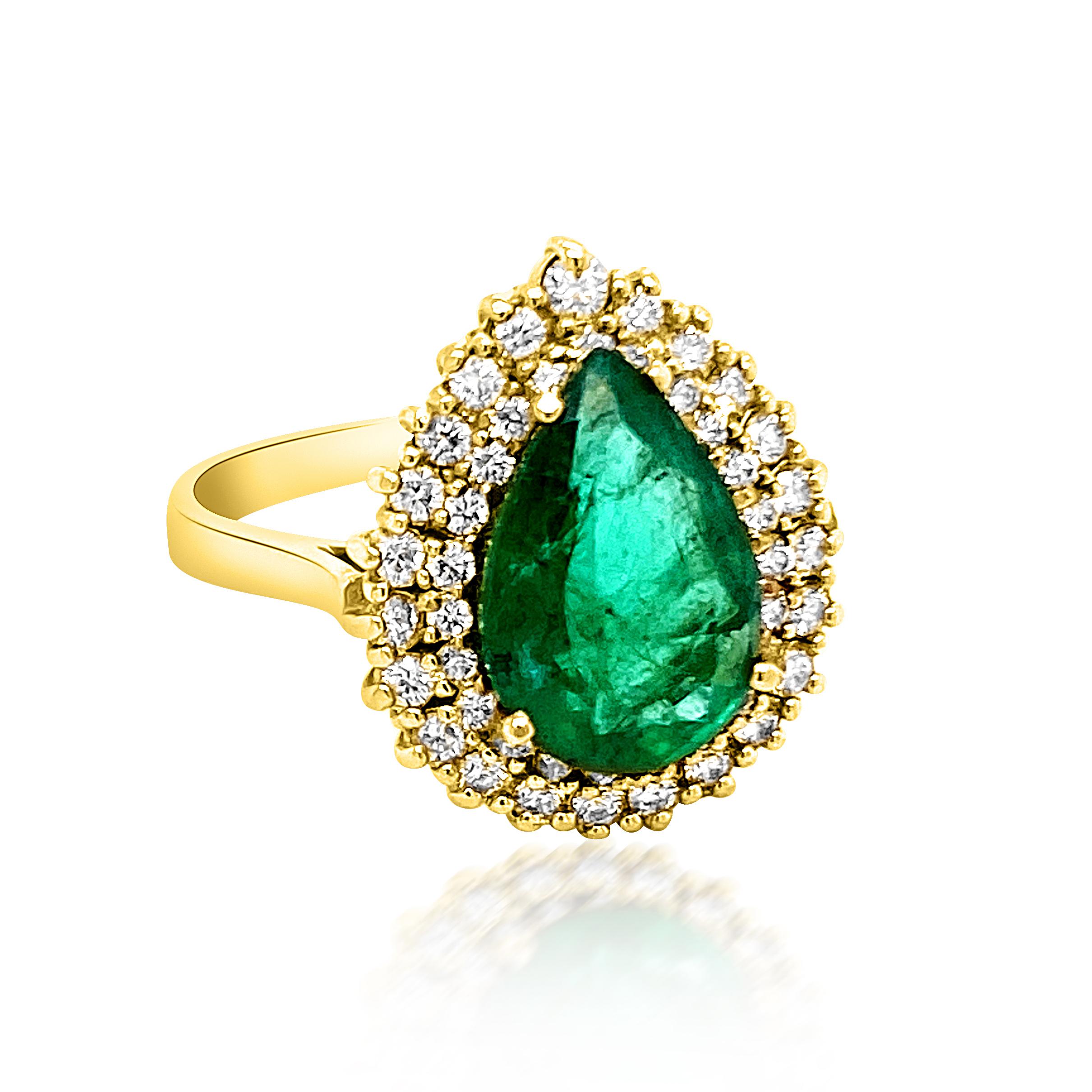 14K YELLOW GOLD NATURAL COLOMBIAN EMERALD RING:6.58GRAMS
DIAMOND:0.84CT
EMERALD:3.02CT
This 3.02ct Pear Shape Natural Emerald catches the light and gleams like rolling hills of fresh green grass after rain. Of all gemstones, Emerald is the purest