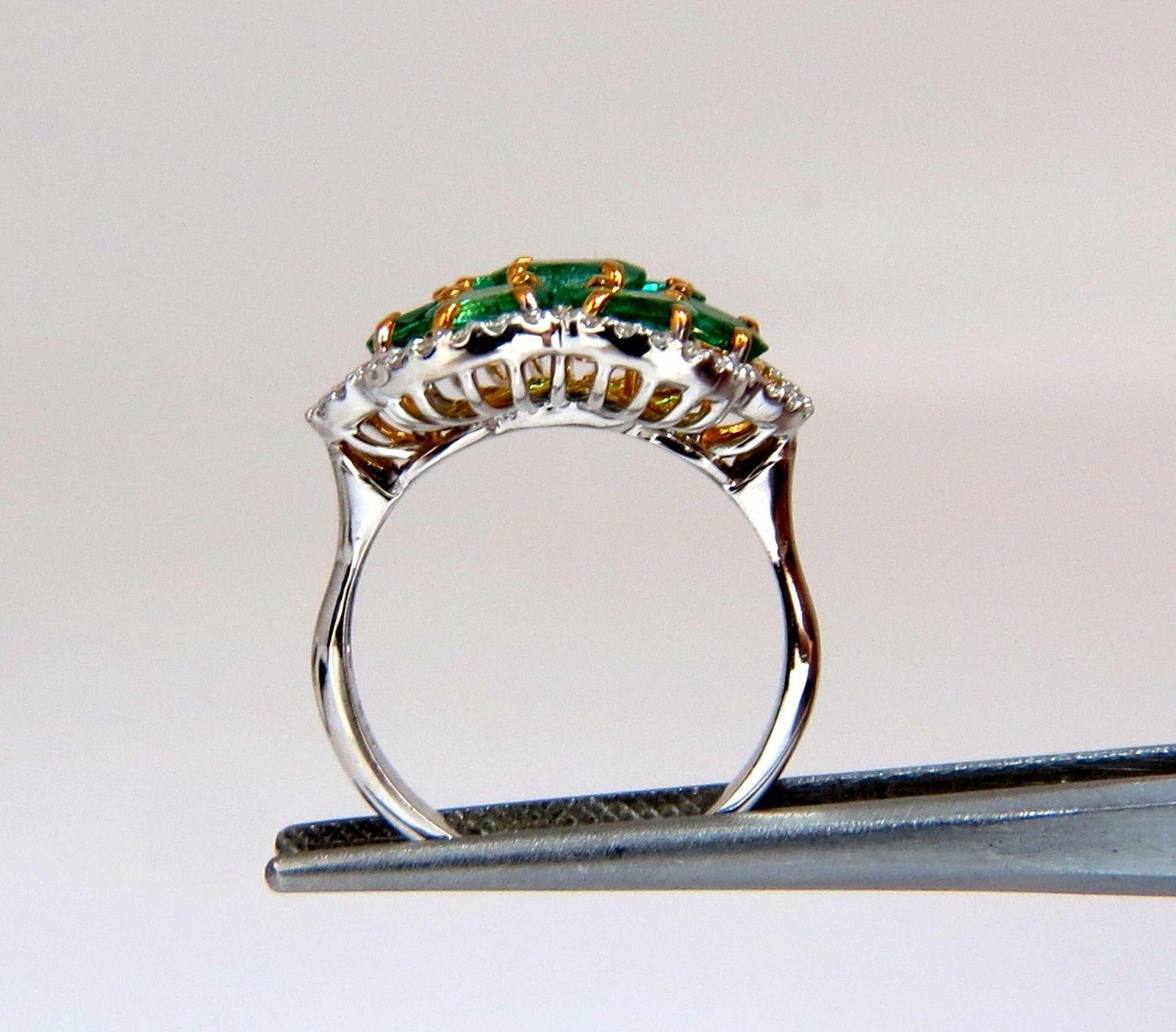 Women's or Men's 3.02 Carat Natural Oval Emeralds Diamond Cocktail Cluster Ring 14 Karat G/Vs For Sale