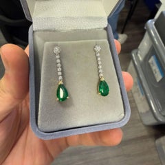 3.02 Carat Pear Vivid Green Emerald & Diamond 18K Gold Drop Earring