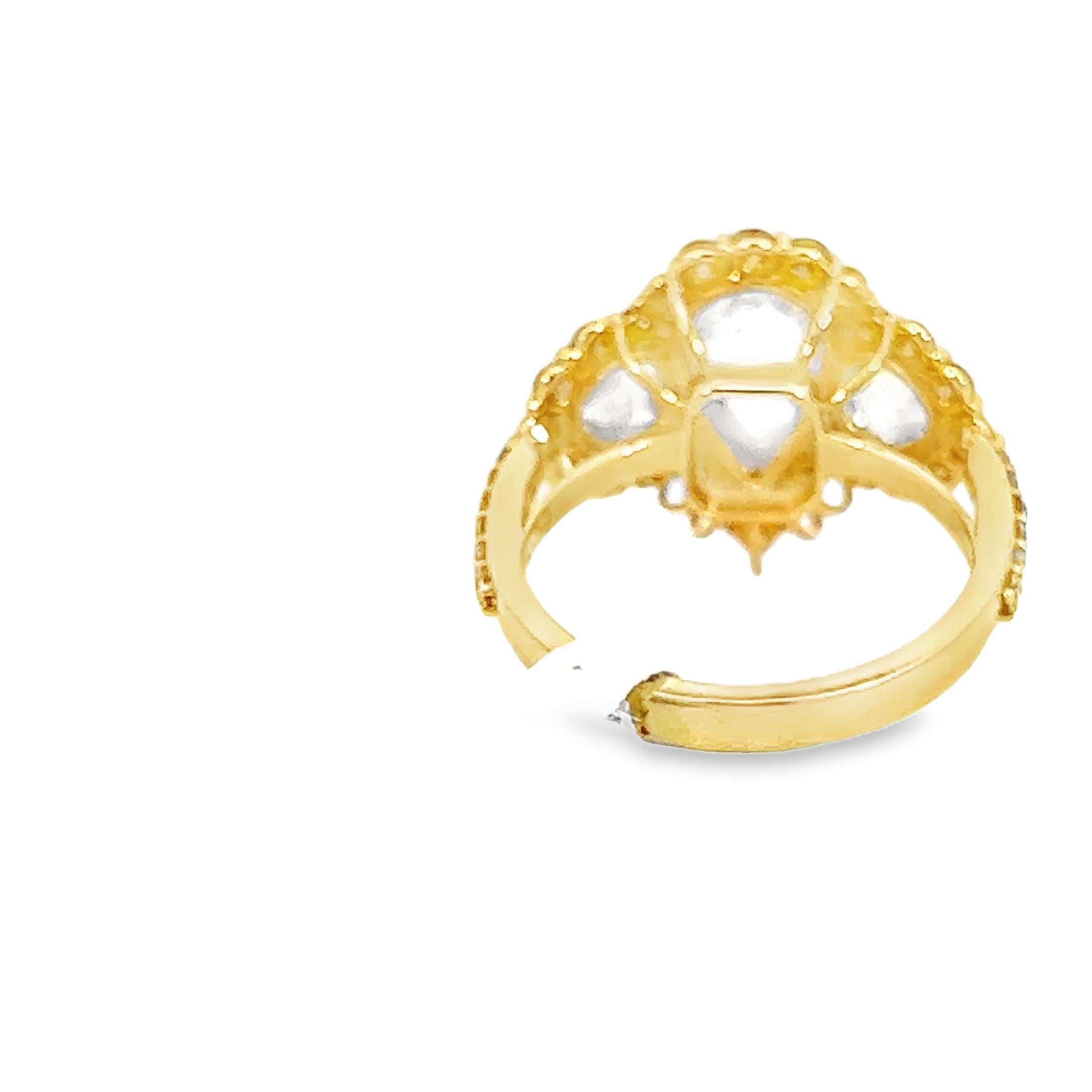 Contemporaneo Anello di diamanti a tre pietre con taglio a rosa e forma a pera da 3,02 carati in vendita