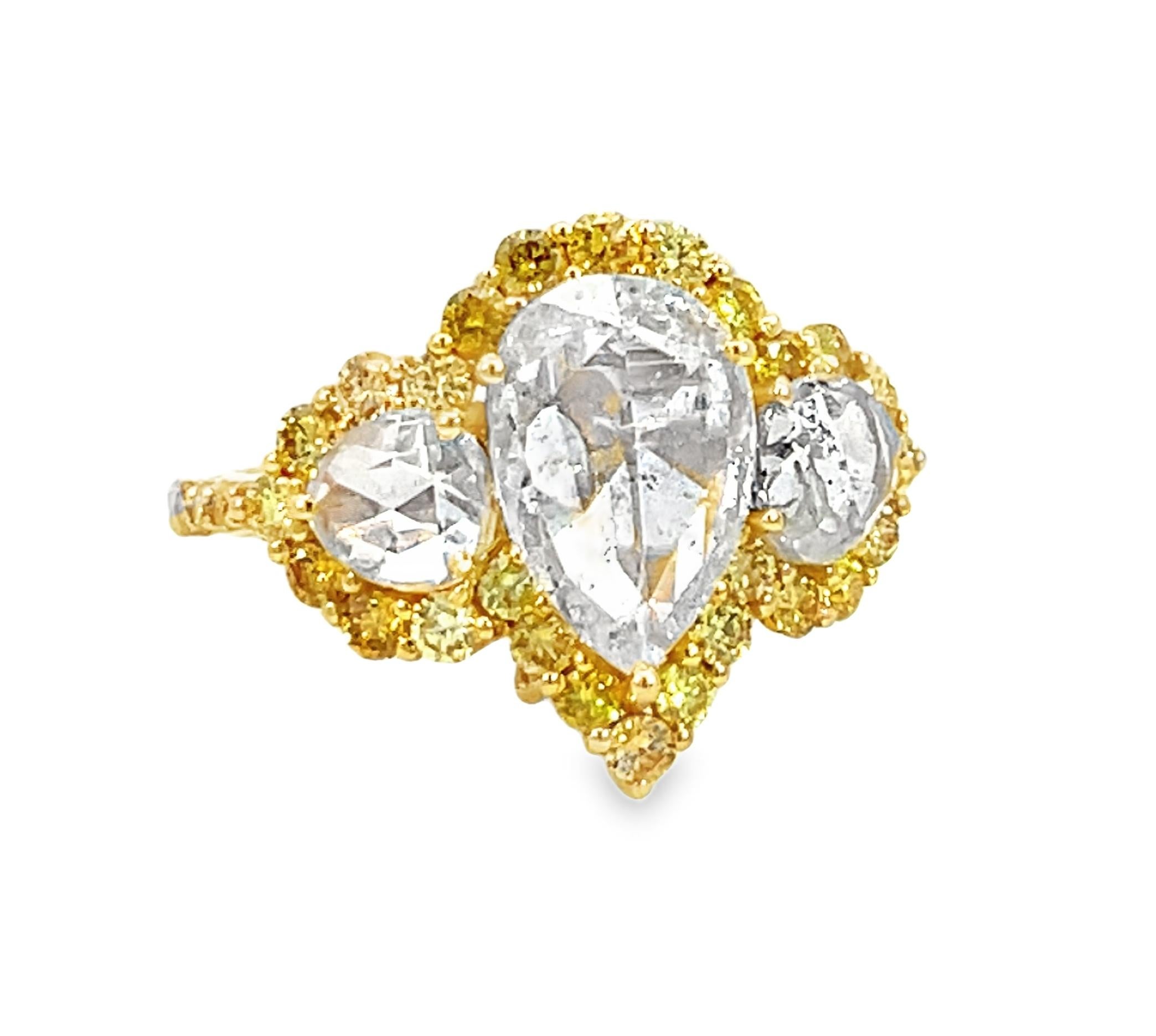 Anello di diamanti a tre pietre con taglio a rosa e forma a pera da 3,02 carati in vendita 1