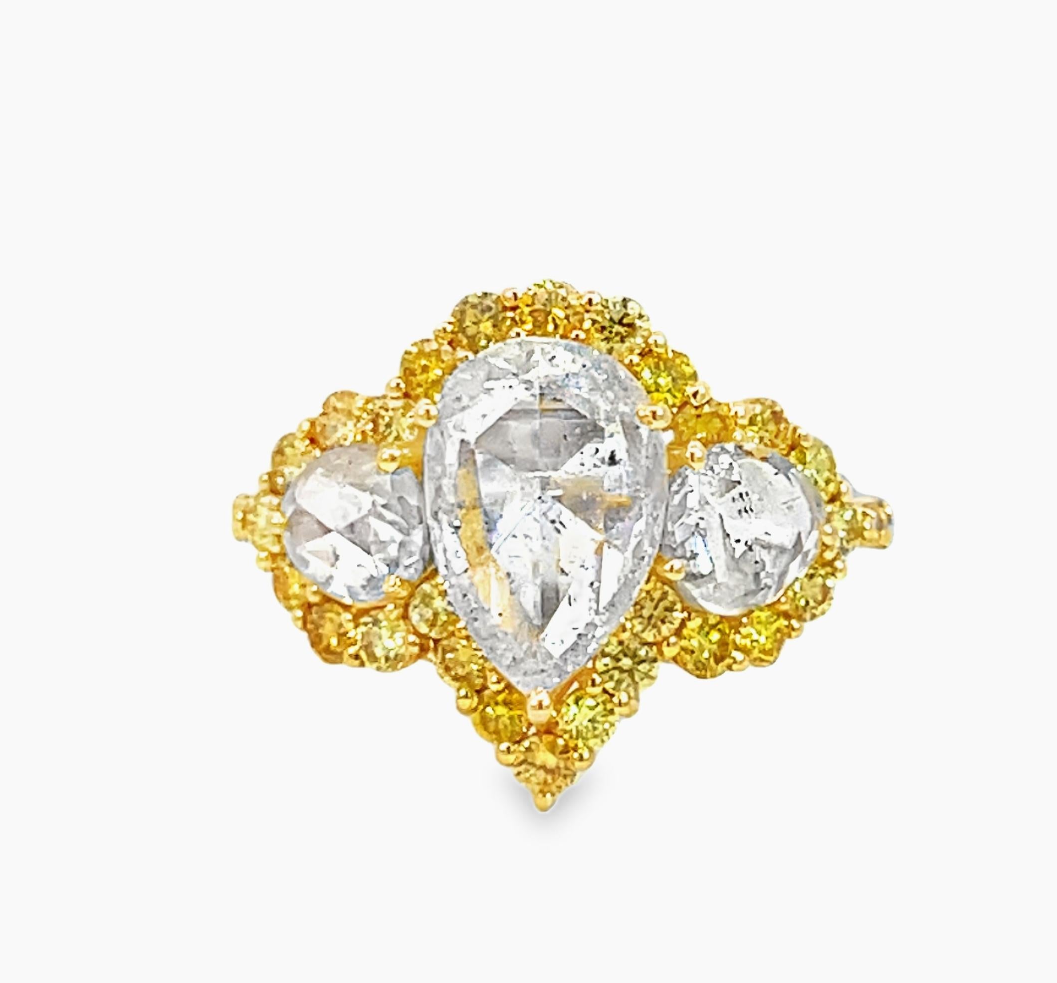 Anello di diamanti a tre pietre con taglio a rosa e forma a pera da 3,02 carati in vendita 2