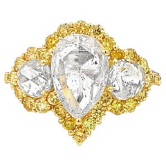 Anello di diamanti a tre pietre con taglio a rosa e forma a pera da 3,02 carati