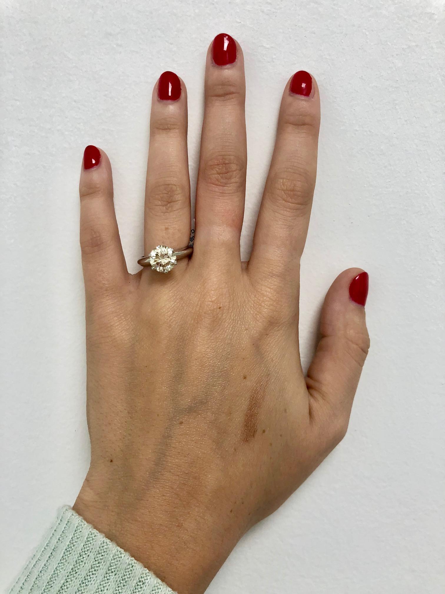 Round Cut 3.02 Carat Round Diamond Engagement Ring For Sale