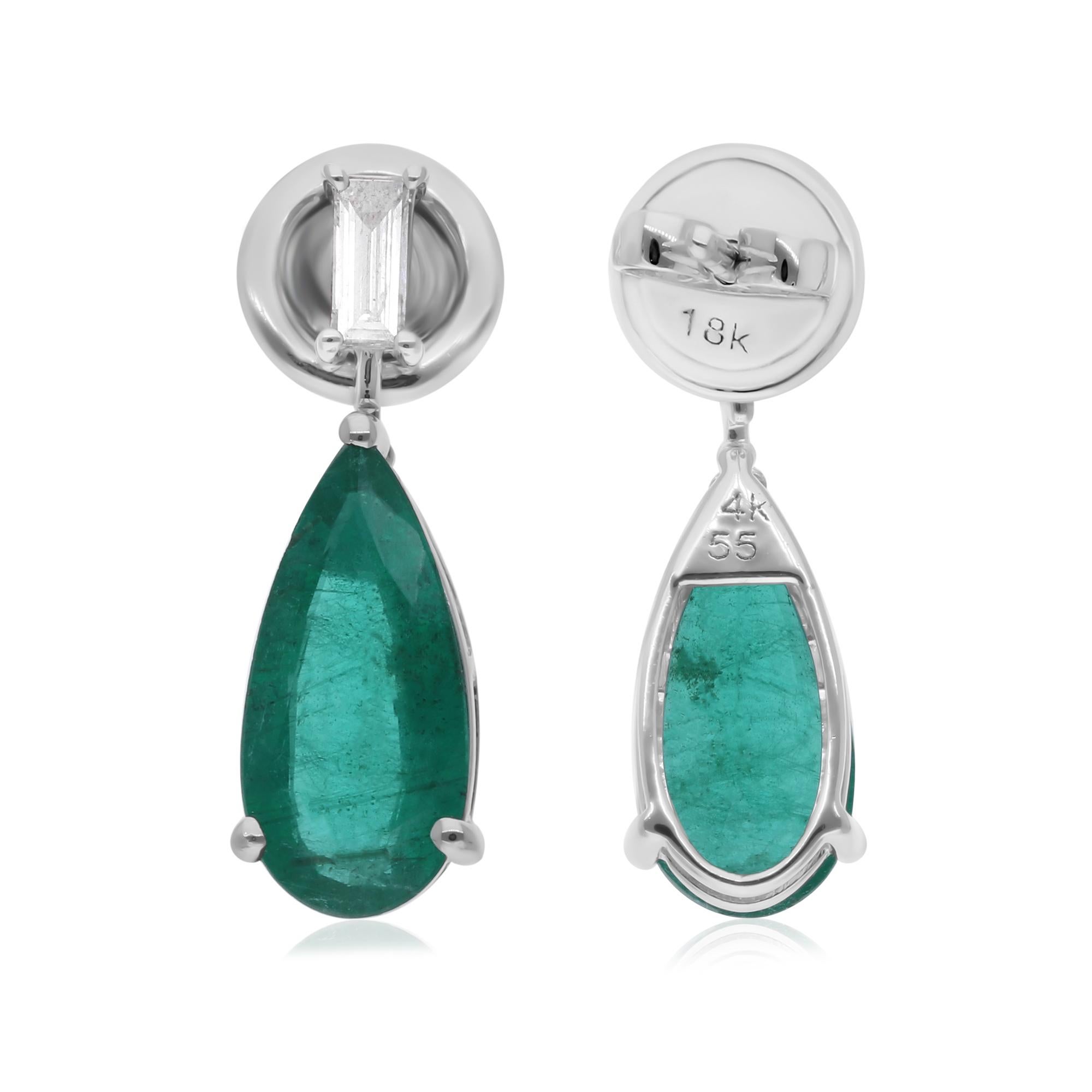 Diese exquisiten Ohrringe sind aus 14-karätigem Gold gegossen und mit einem sambischen Smaragd von 3,02 Karat und funkelnden Diamanten von 0,20 Karat besetzt.

FOLLOW SPECTRUM JEWELS Storefront, um die neueste Collection'S und exklusive Stücke zu