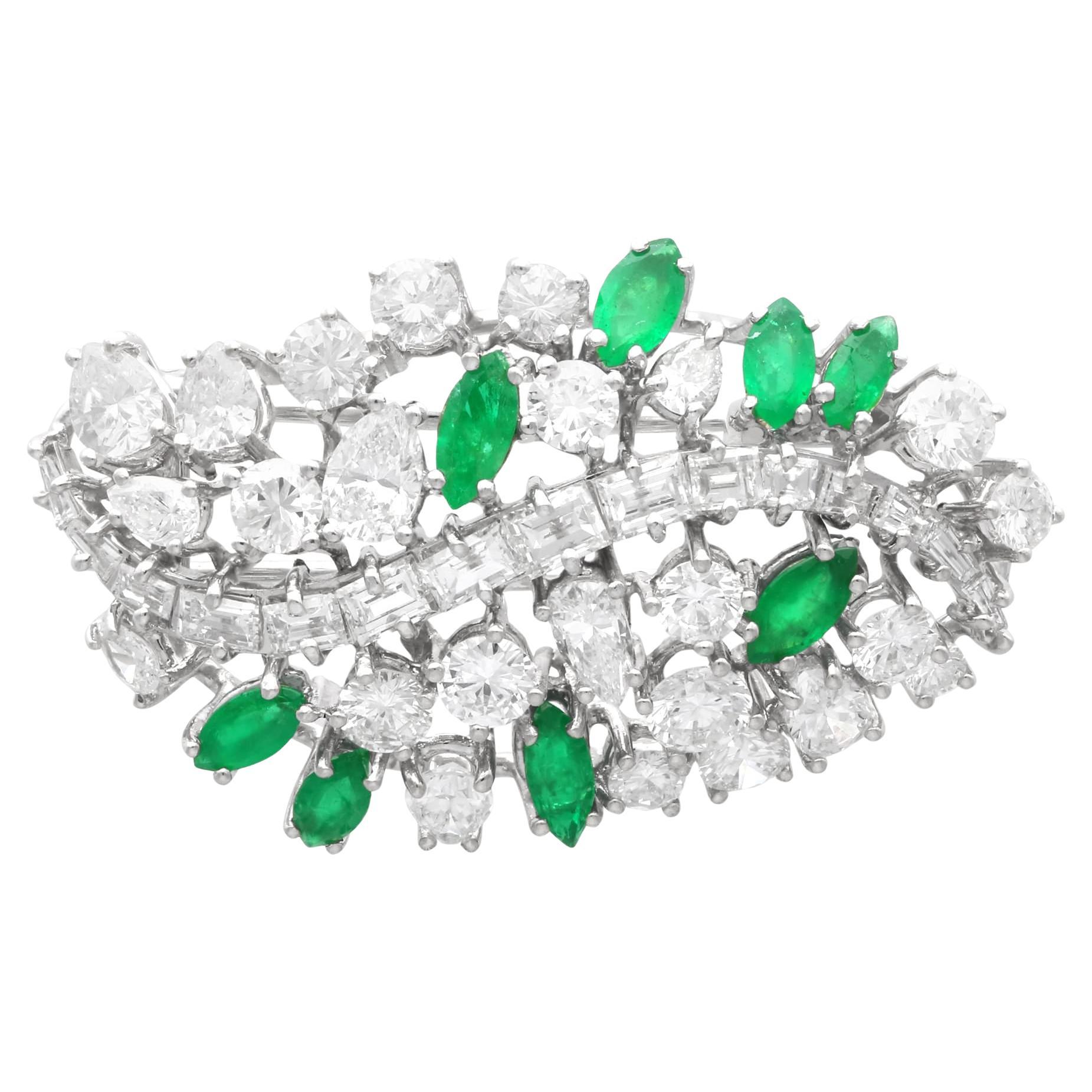 Esmeralda de Zimbabue de 3,02 quilates Diamante de 6,88 quilates Broche de oro blanco de 14 quilates Circa 1965
