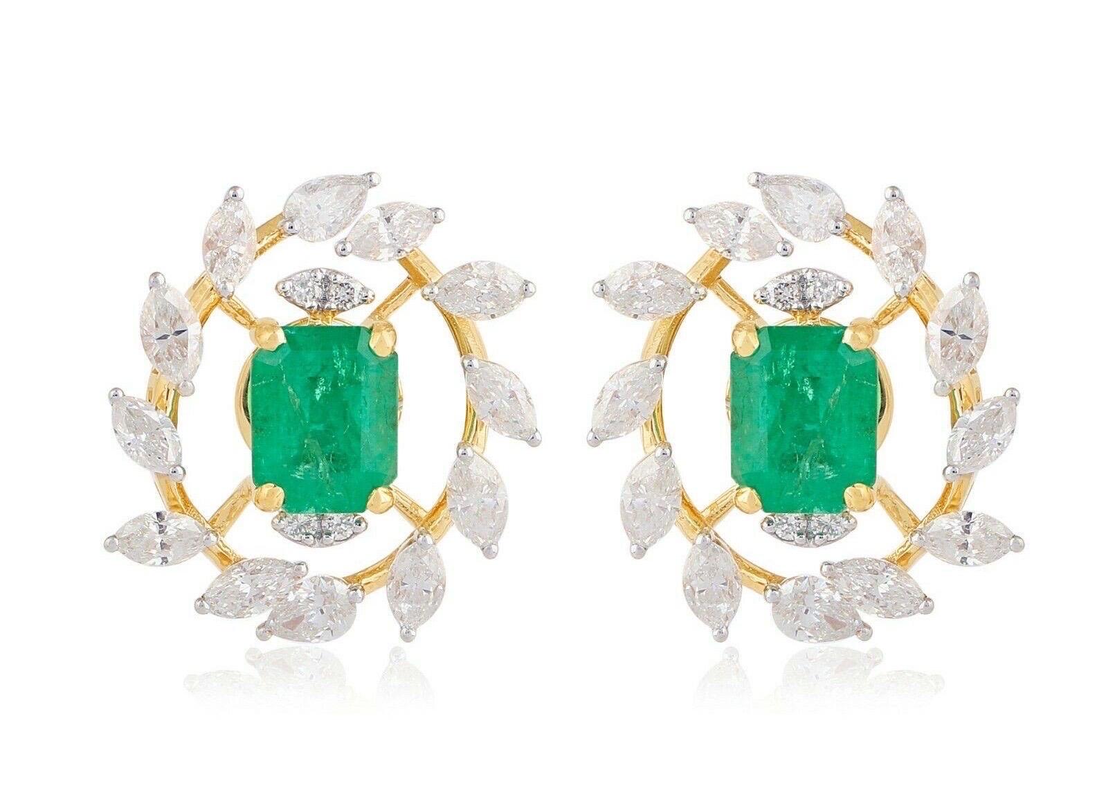 Contemporary 3.02 Carat Emerald Diamond 14 Karat Gold Stud Leaf Earrings For Sale