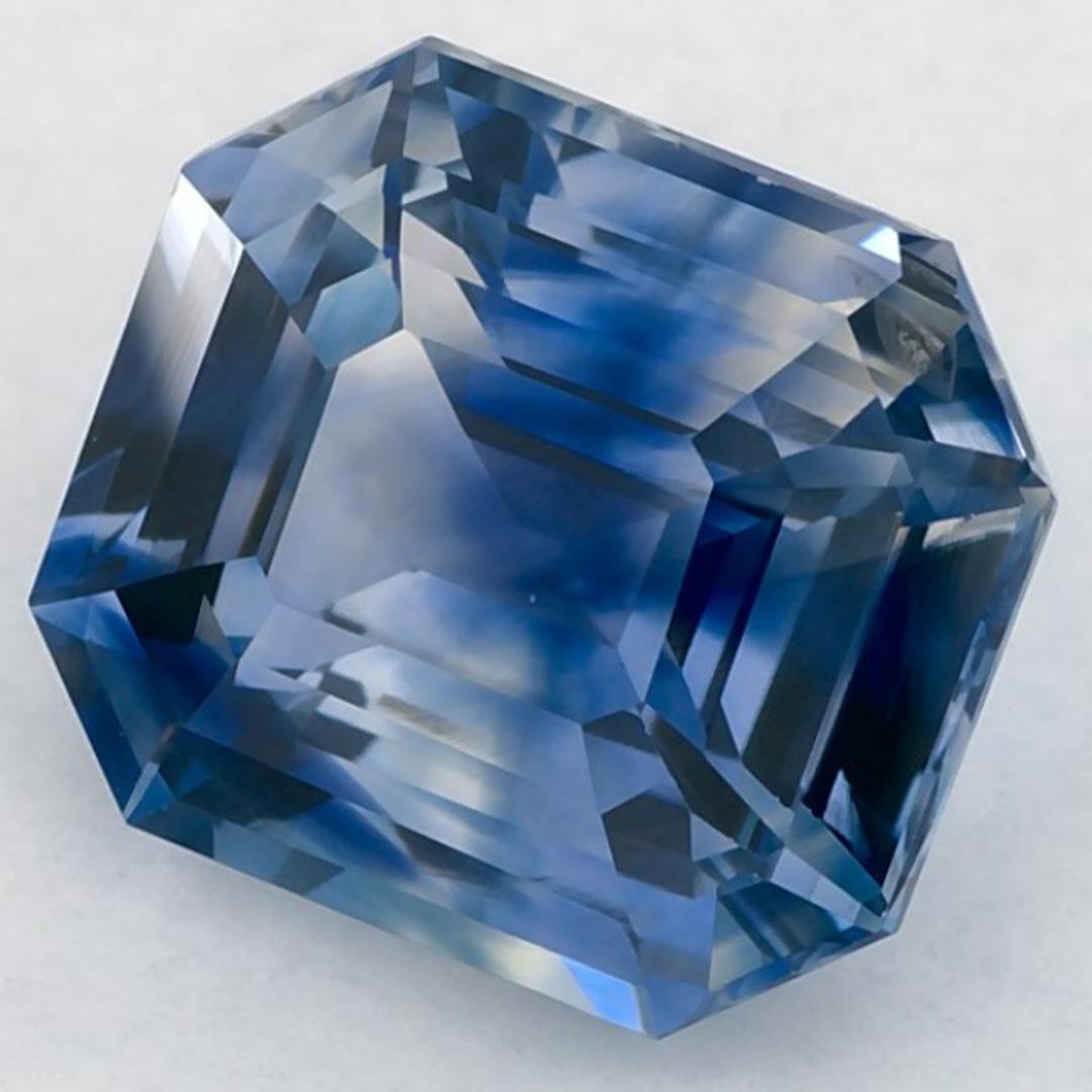 Pierre de naissance très précieuse du mois de septembre, d'un bleu ravissant. On pense qu'ils apportent chance et fortune dans la vie.

Explorez la vibrante collection d'émeraudes, de rubis et de saphirs de notre magasin, disponibles sous forme de