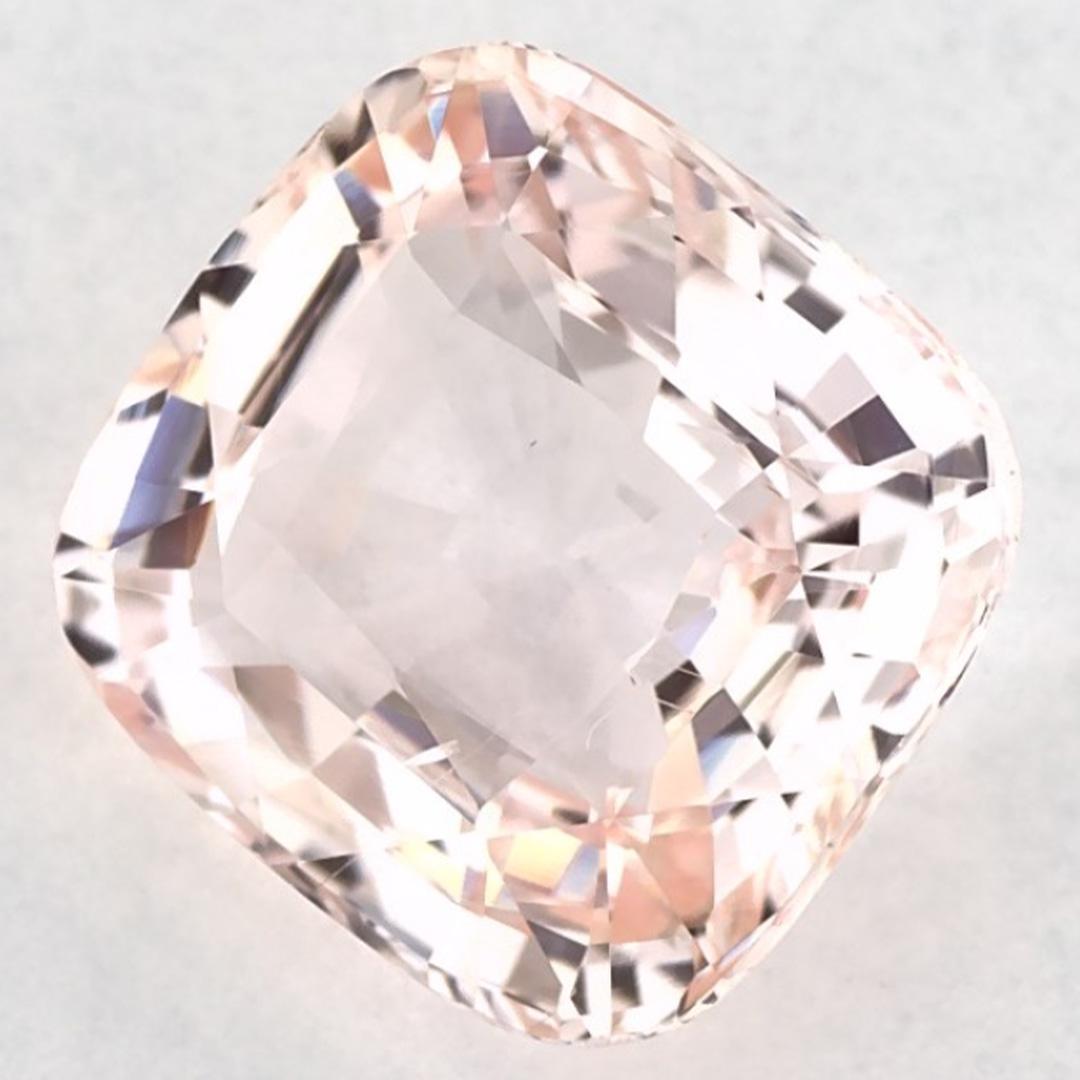 Dieser natürliche rosa Saphir bietet Eleganz und Raffinesse. Mit seiner satten Farbsättigung und seinem präzisen Schliff ist er der perfekte Mittelpunkt für einen Verlobungsring oder ein luxuriöses Schmuckdesign.

Dieser Saphir stammt aus Sri Lanka